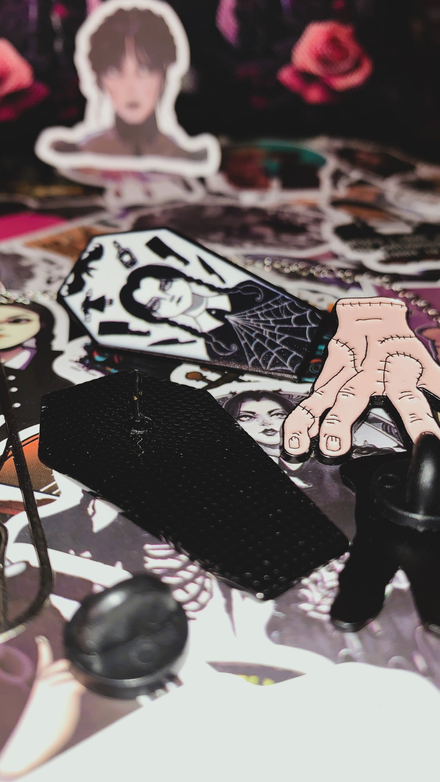 🕸️ Set “Wednesday Shadows” | 3 Gothic Enamel Pins – Morticia, Wednesday & Thing 🖤 | Dark Anatomy Halloween Edition | Limited 1:1