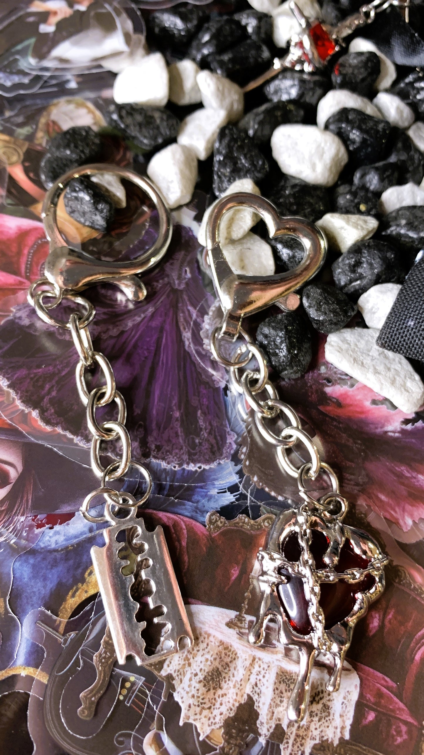 🩸 Llavero “Heart & Blade” | Gothic Silver Keychain – Dark Anatomy Halloween Edition 🕯️ | 1:1 Limited Edition