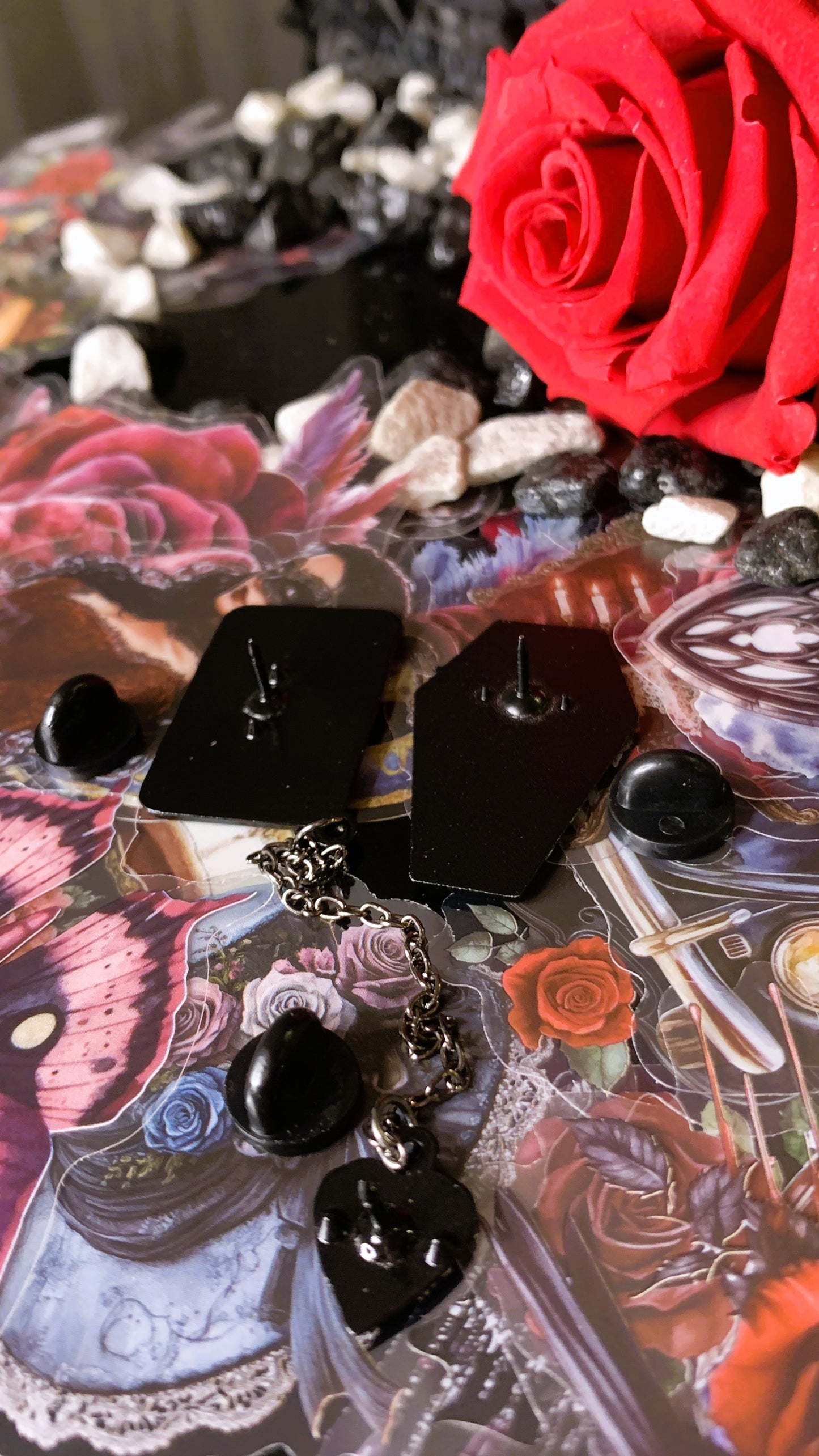 🔮 Set “Memento & Ouija” | 2 Gothic Enamel Pins – Ouija Board + Coffin Design ⚰️ | Dark Anatomy Halloween Edition | Limited 1:1