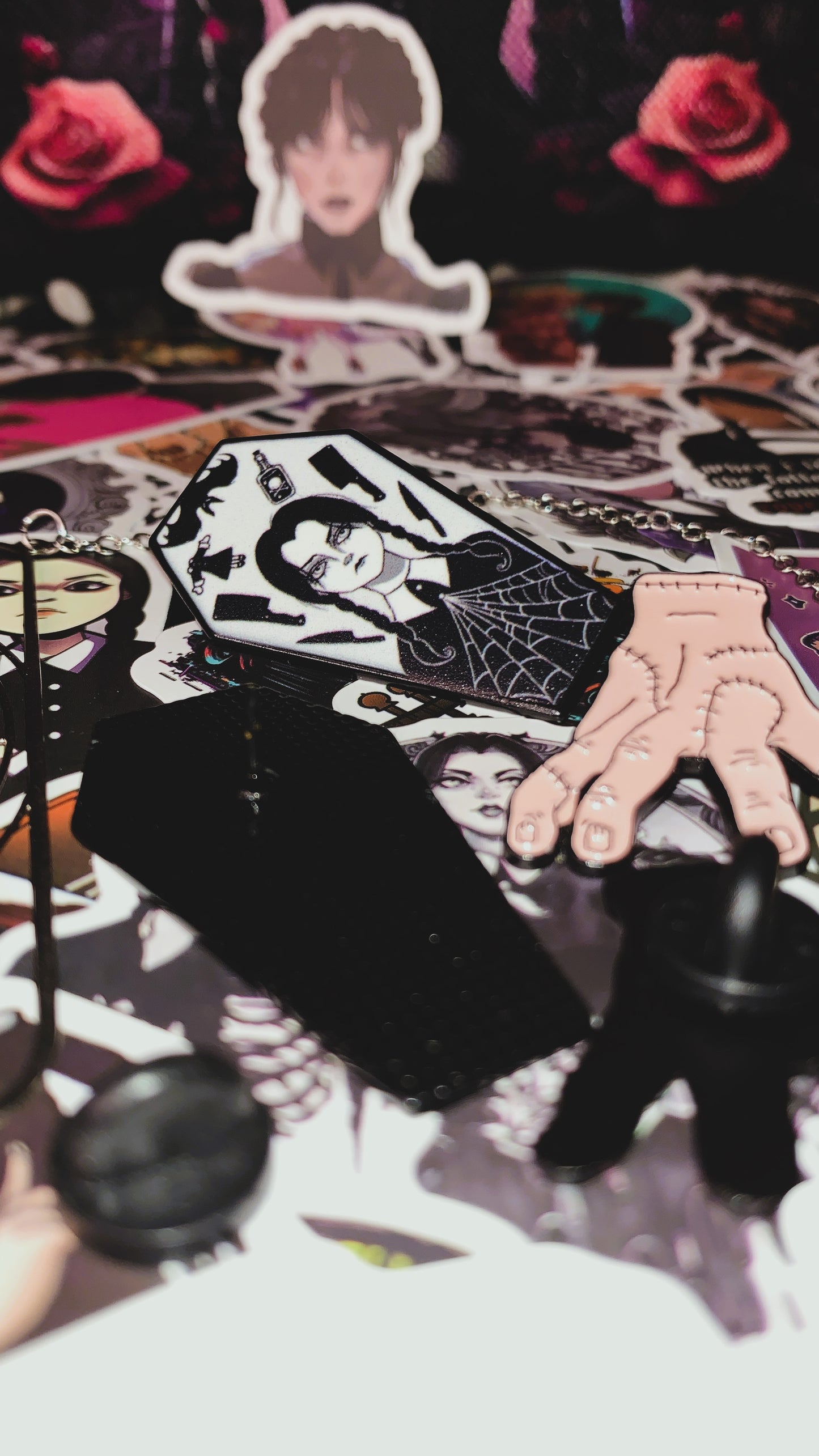 🕸️ Set “Wednesday Shadows” | 3 Gothic Enamel Pins – Morticia, Wednesday & Thing 🖤 | Dark Anatomy Halloween Edition | Limited 1:1