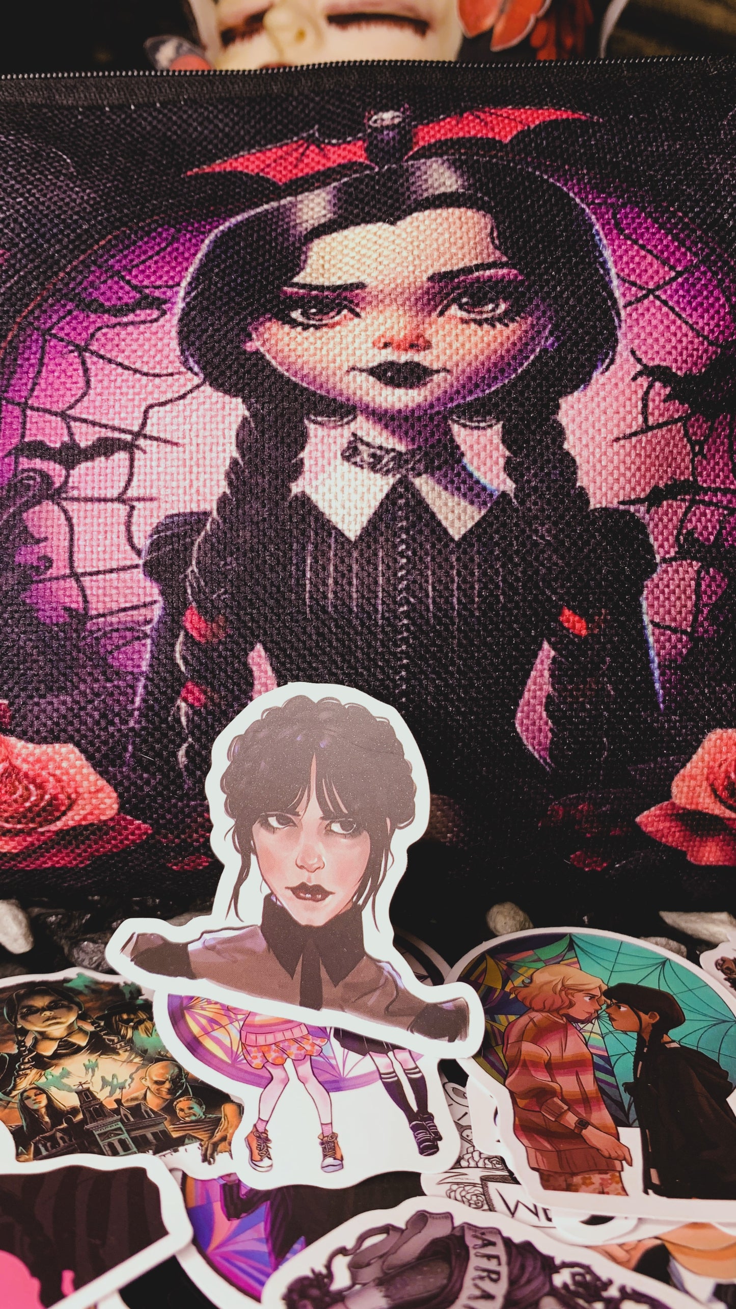 🕷️ Estuche “Wednesday Ouija” | Gothic Pencil Case with Ouija Zipper Charm 🖤 | Dark Anatomy Halloween Edition | Limited 1:1