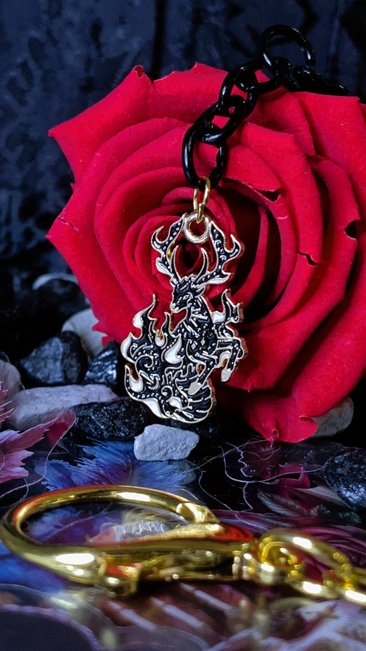 🦌 Llavero “Golden Deer” | Gothic Black & Gold Stag Keychain – Dark Anatomy Halloween Edition 🕸️ | 1:1 Limited Edition