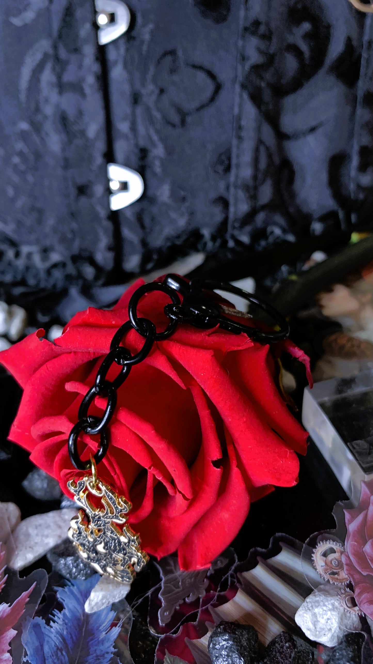 🐉 Pack “Golden Beasts” | Gothic Exotic Animals Earrings & Keychains – Dark Anatomy Halloween Edition 🕸️ | 1:1 Limited Edition