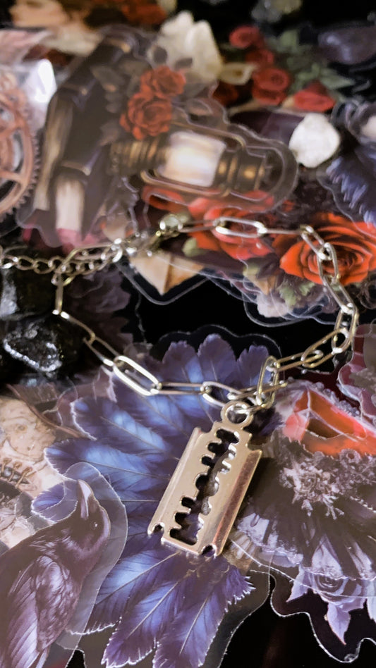 🪒 Pulsera “Silver Blade” | Gothic Razor Bracelet – Dark Anatomy Halloween Edition 🕸️ | 1:1 Limited Edition