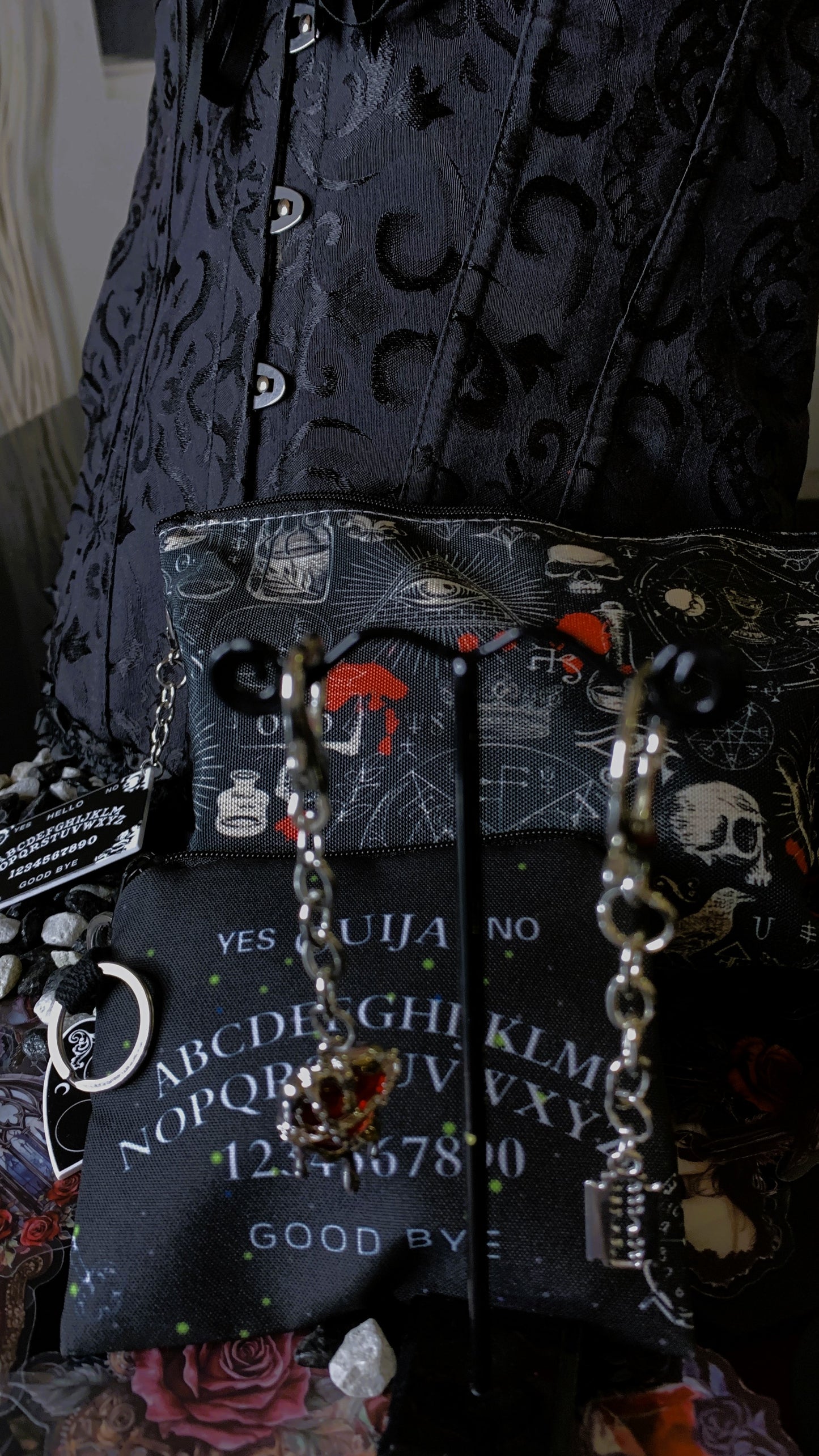 Estuche “Ouija Noir” | Gothic Ouija Board Pouch – Dark Anatomy Halloween Edition 🔮 | 1:1 Limited Edition