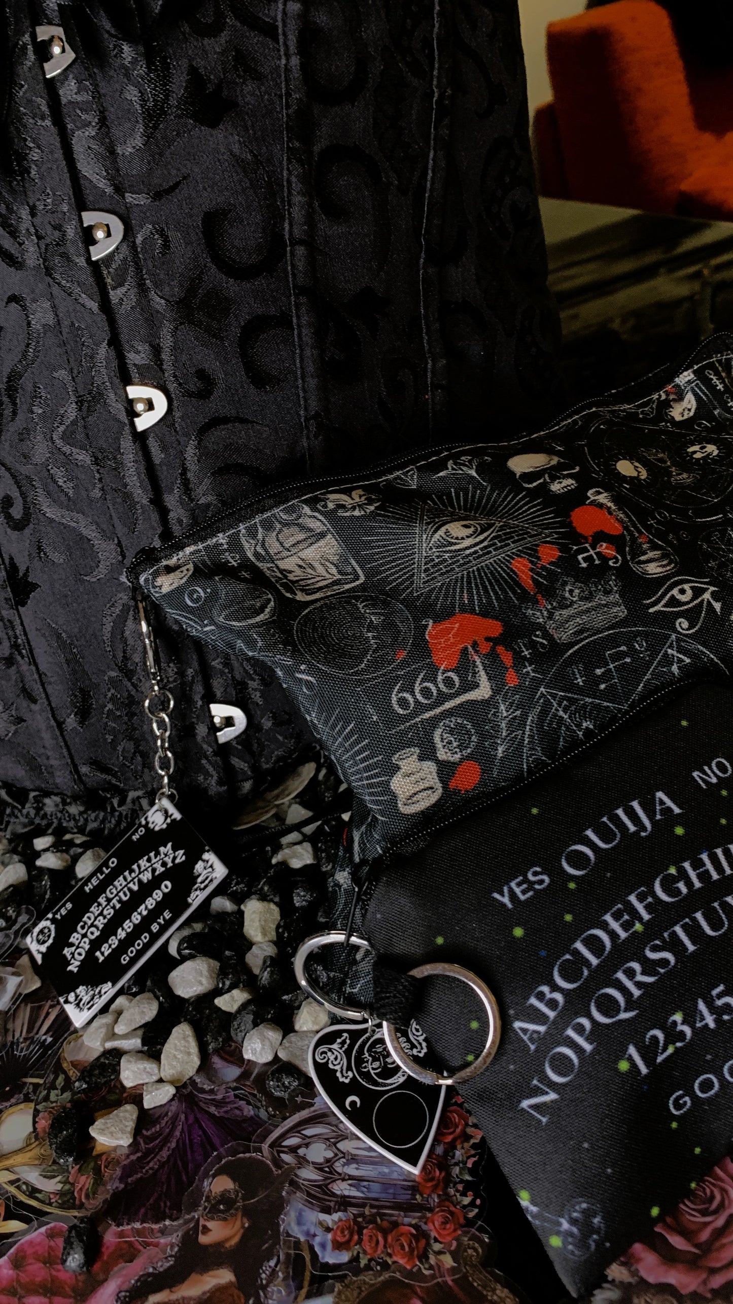 Estuche “Ouija Noir” | Gothic Ouija Board Pouch – Dark Anatomy Halloween Edition 🔮 | 1:1 Limited Edition