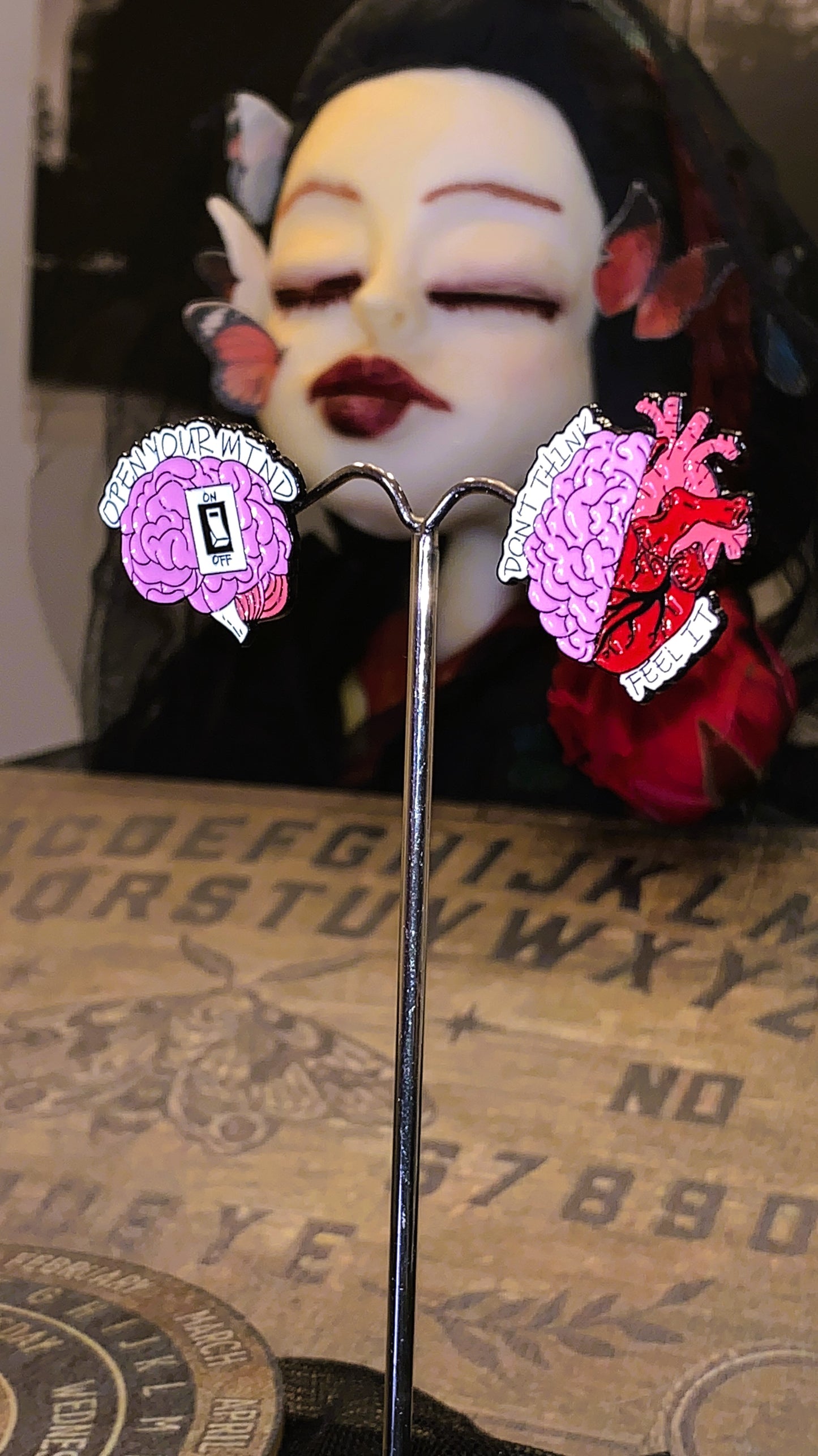 🧠❤️ Set “Mind & Heart” | Pack de 4 Pins Anatómicos Cerebro y Corazón | Ed. Limitada – Stop Thinking / Feel It