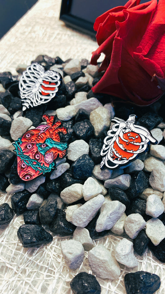 Set de 3 Pins Anatómicos de Corazón & Tórax | Anatomical Heart & Ribcage Pin Set 1:1 Limited Edition
