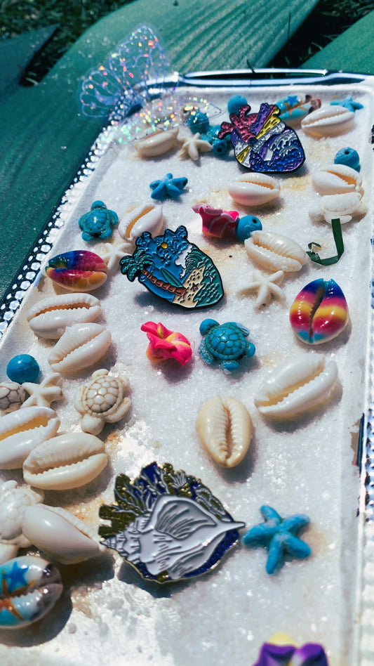 Set de Pins de Corazón Anatómico Oceánico (3 piezas) – Faro, Concha Marina & Playa Tropical | Regalo Único para Coleccionistas y Estudiantes de Medicina