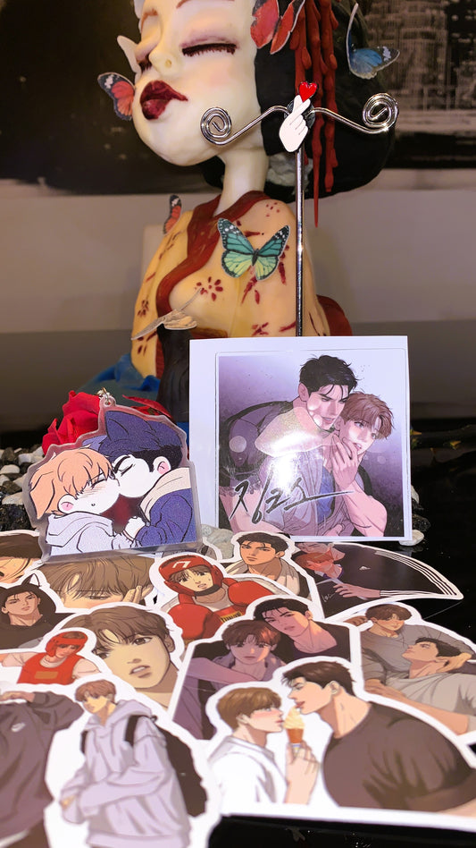 Pack Exclusivo Jinx BL – Llavero Acrílico + 25 Stickers + Sticker Vinílico Premium (Merch Yaoi Manhwa)