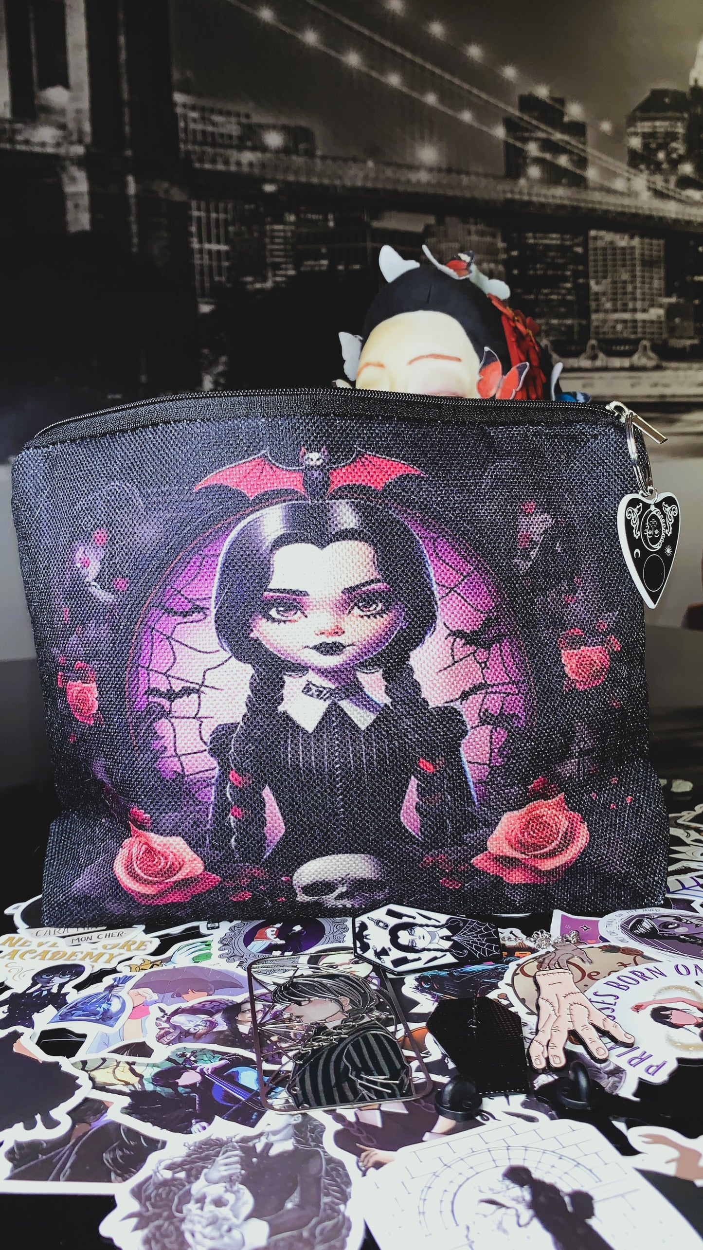 🕷️ Estuche “Wednesday Ouija” | Gothic Pencil Case with Ouija Zipper Charm 🖤 | Dark Anatomy Halloween Edition | Limited 1:1