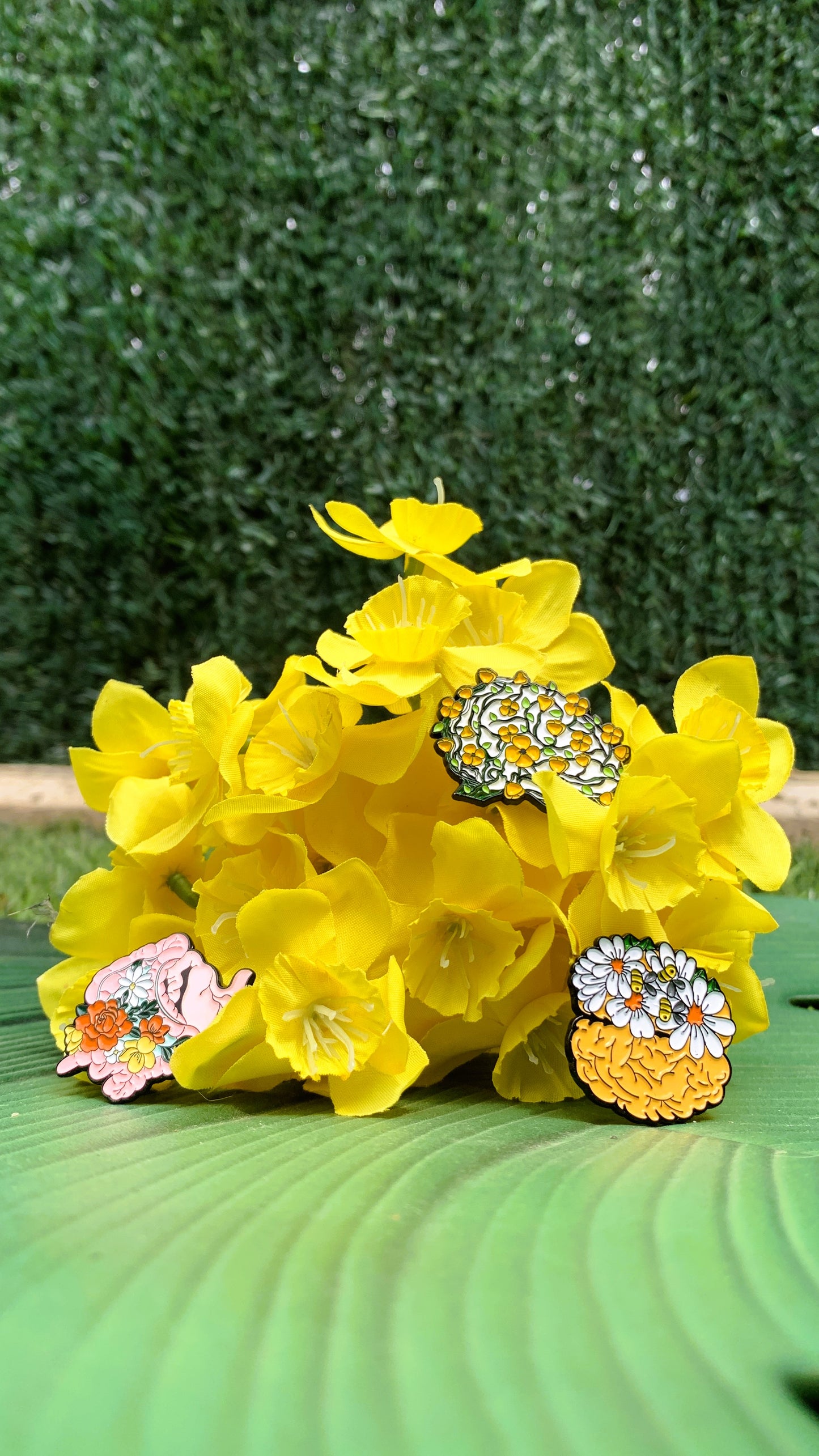 Set de Pins de Anatomía con Flores (3 piezas) – Cerebro & Intestino Floral | Regalo Único para Estudiantes de Medicina, Médicos y Amantes de la Naturaleza