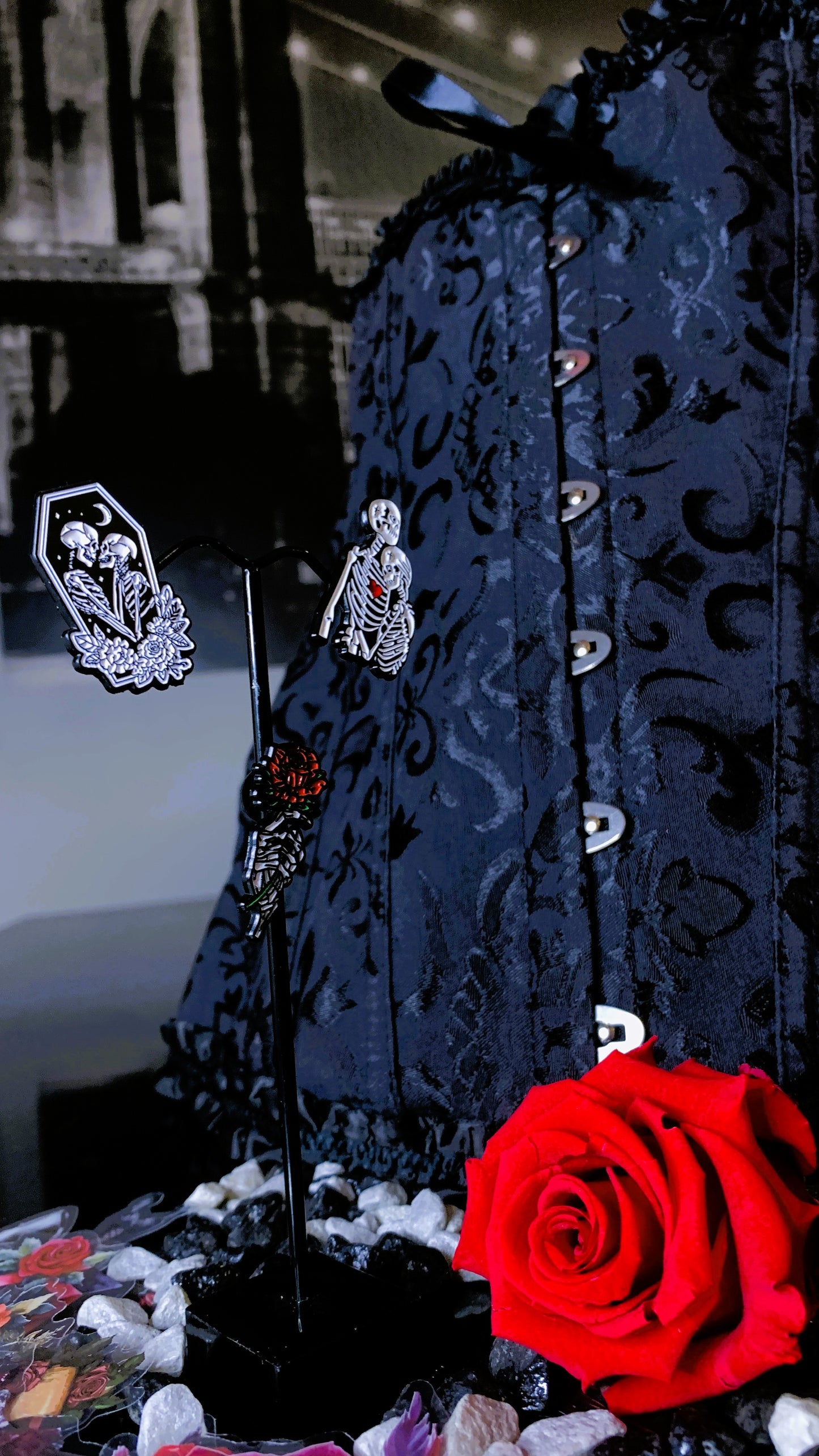💀 Set “Eternal Love” | 3 Gothic Enamel Pins – Skeleton Lovers + Coffin + Red Rose 🌹 | Dark Anatomy Halloween Edition | Limited 1:1