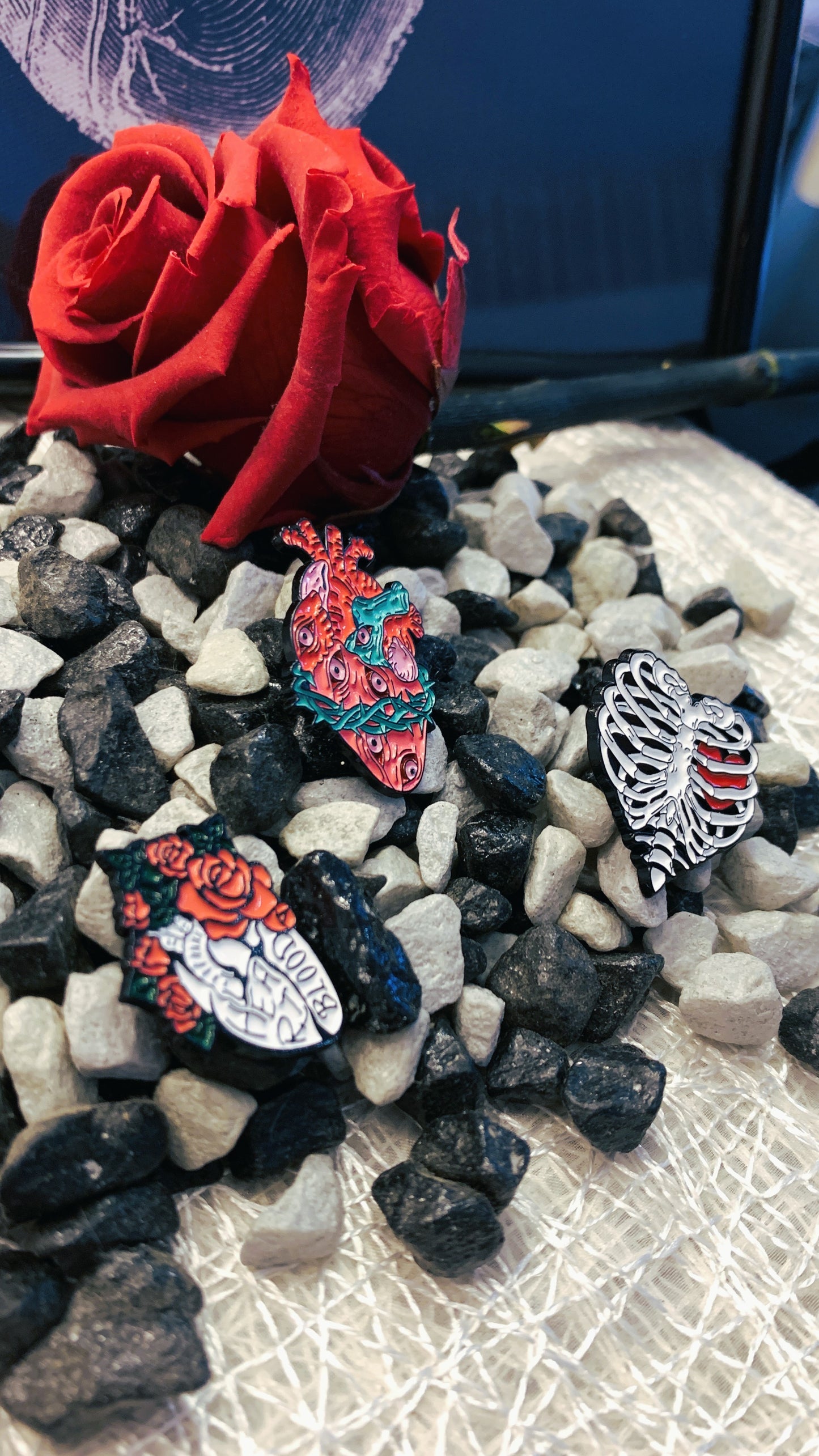 Set de 3 Pins Góticos de Corazón | Gothic Anatomical Heart Pin Set 1:1 Limited Edition