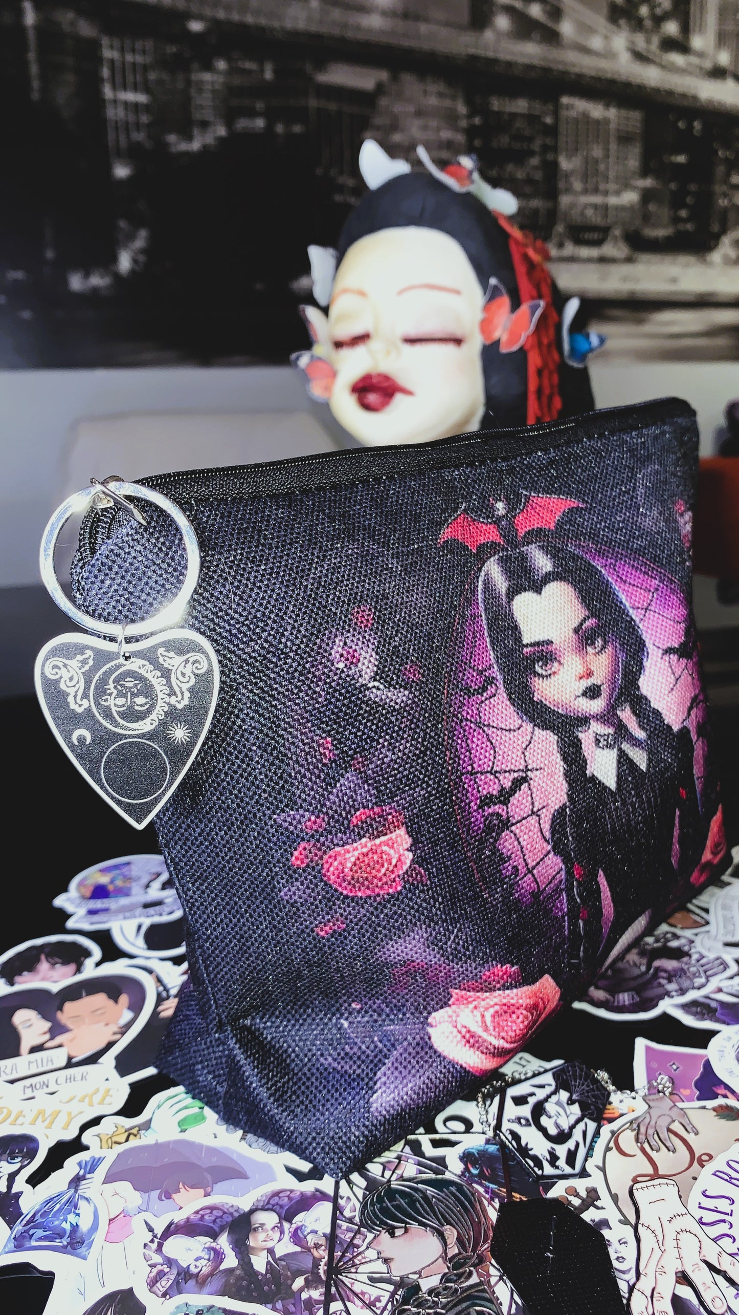 🕷️ Estuche “Wednesday Ouija” | Gothic Pencil Case with Ouija Zipper Charm 🖤 | Dark Anatomy Halloween Edition | Limited 1:1