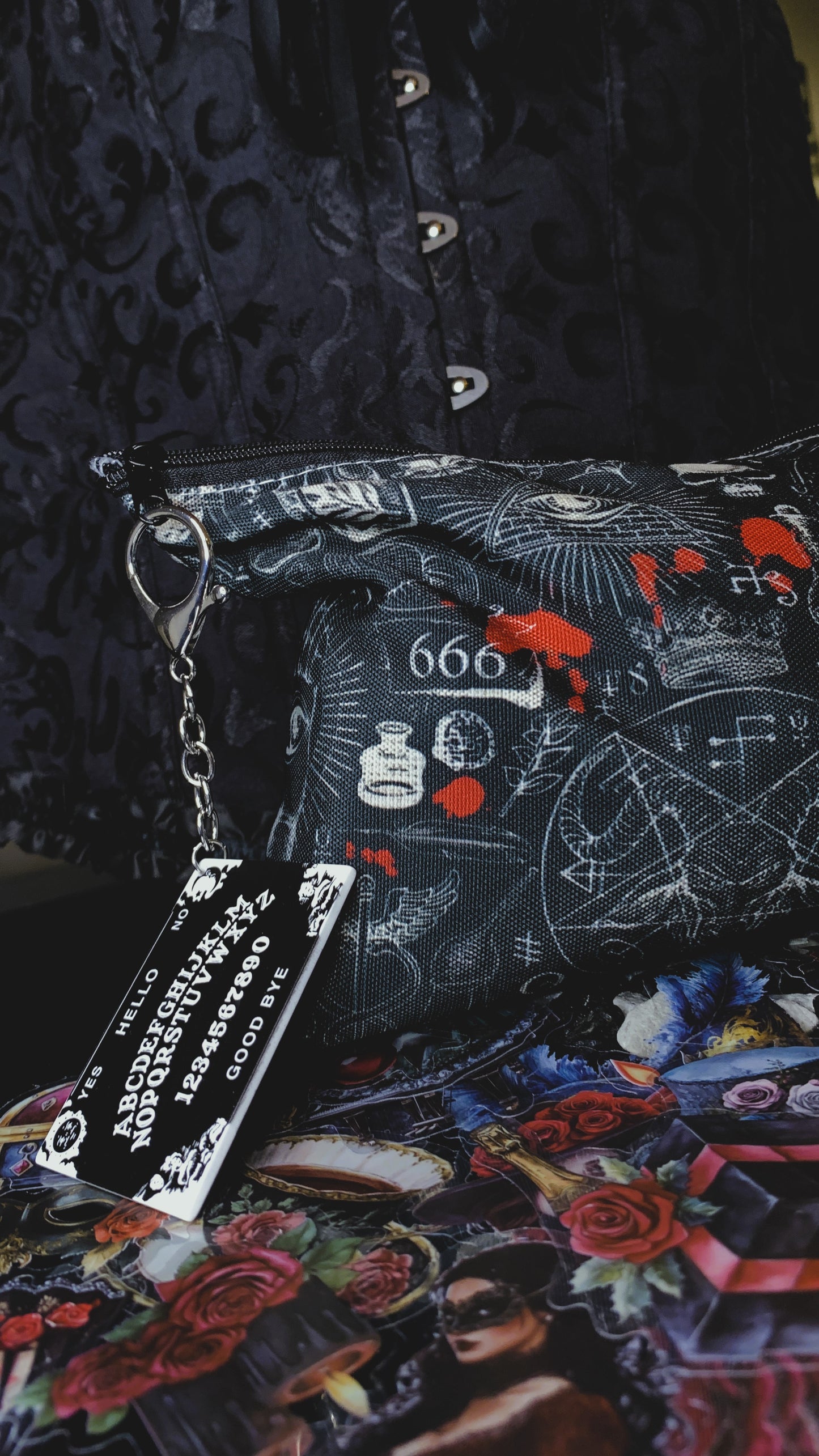 Estuche “Ouija Noir” | Gothic Ouija Board Pouch – Dark Anatomy Halloween Edition 🔮 | 1:1 Limited Edition