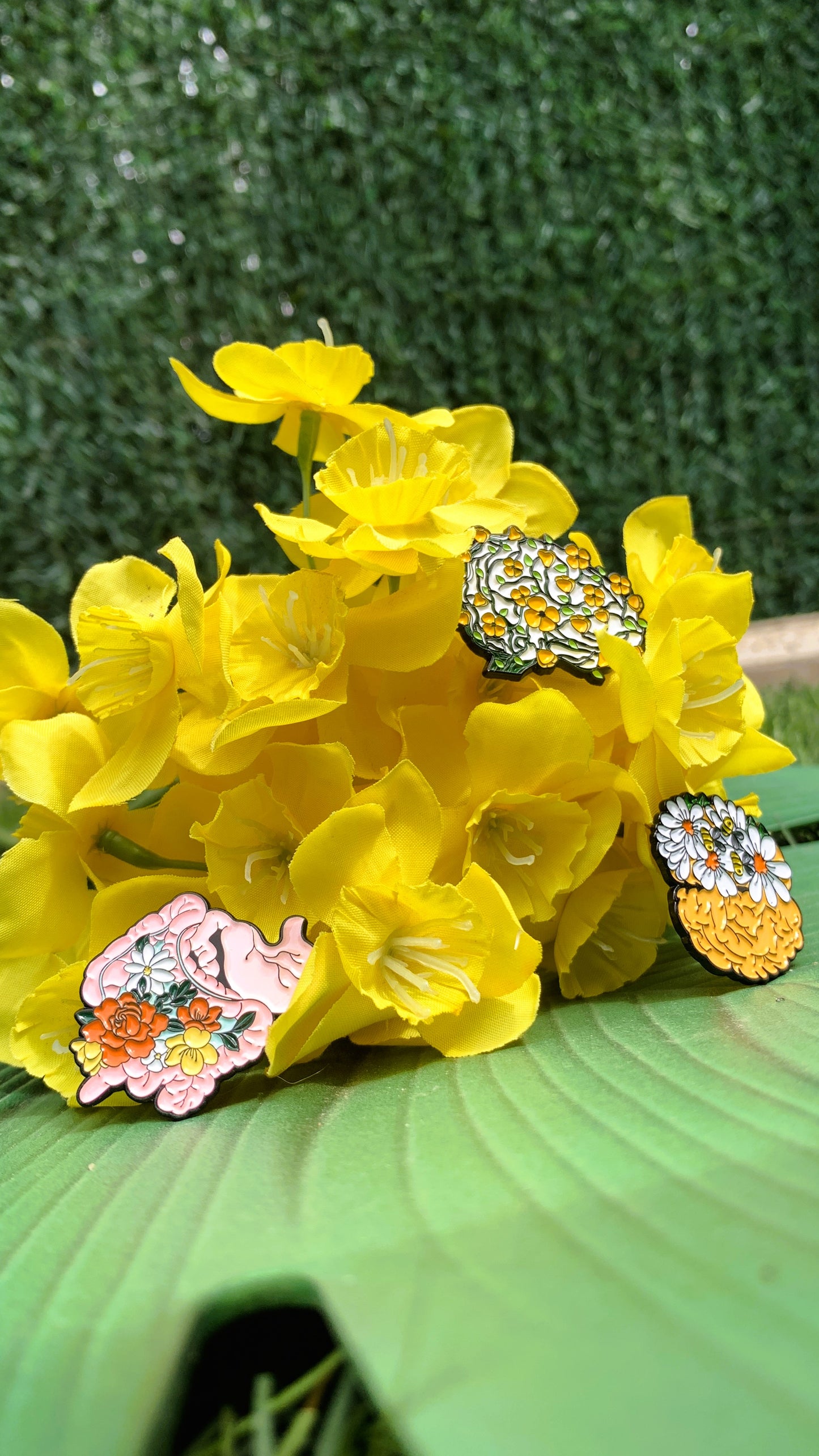 Set de Pins de Anatomía con Flores (3 piezas) – Cerebro & Intestino Floral | Regalo Único para Estudiantes de Medicina, Médicos y Amantes de la Naturaleza