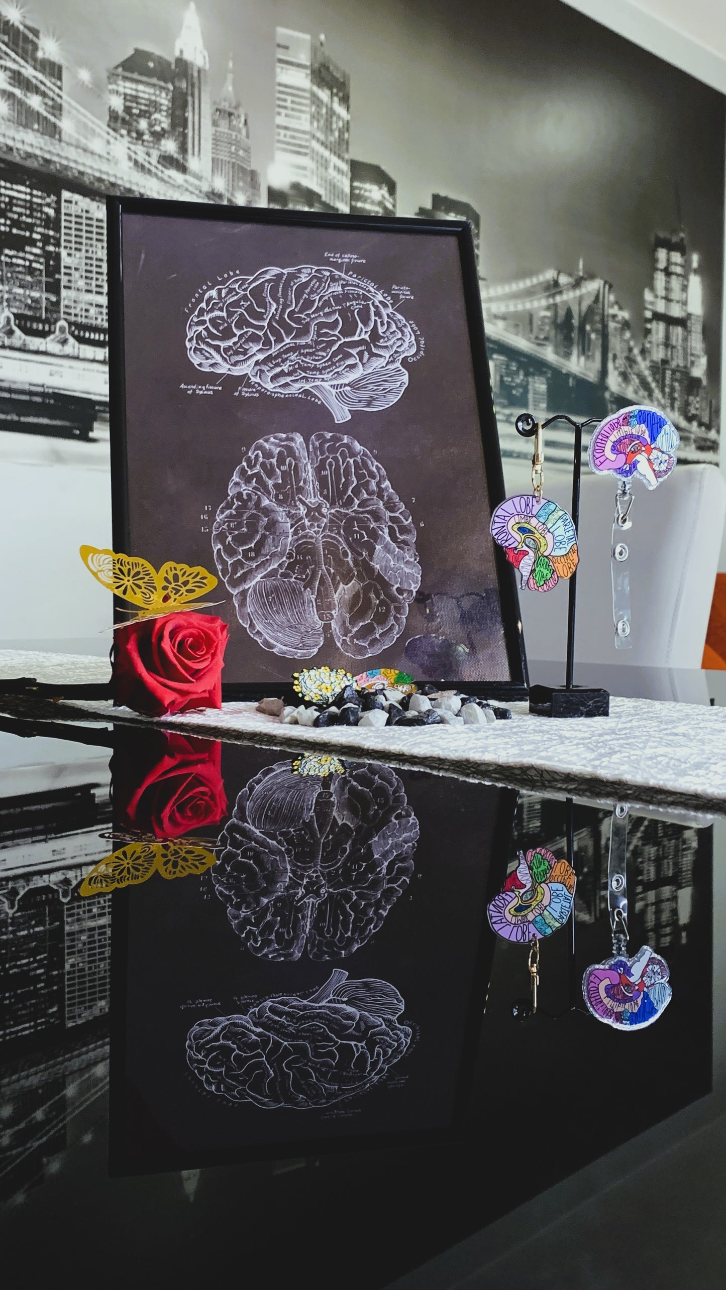 Set de Lujo Anatomía Cerebral – Edición Limitada (1/1) | Porta-Credencial Retráctil, Llavero, Póster en Marco & 3 Pins Esmaltados