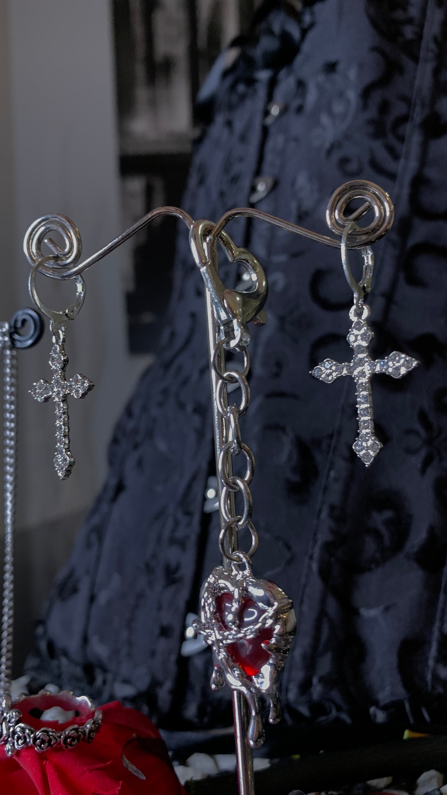 🖤 Pack Gótico “Crimson Faith” | Gothic Heart & Cross Jewelry Set – Dark Anatomy Halloween Edition 🕯️ | 1:1 Limited Edition