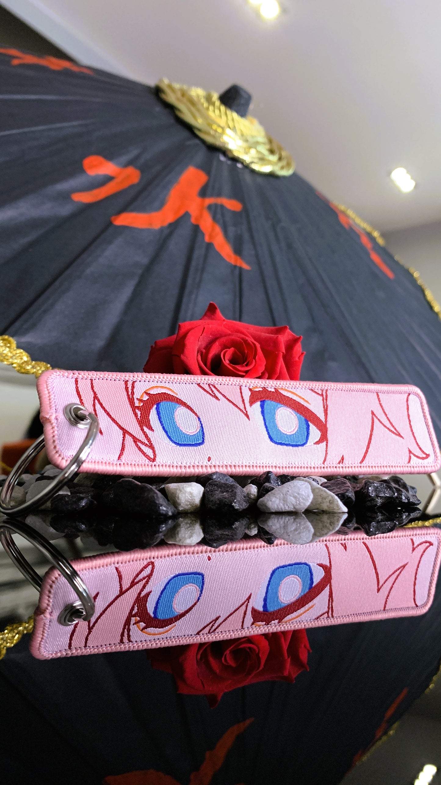 Tag de Tela Mitsuri – Llavero Bordado Doble Cara | Coleccionable Demon Slayer & Regalo Otaku