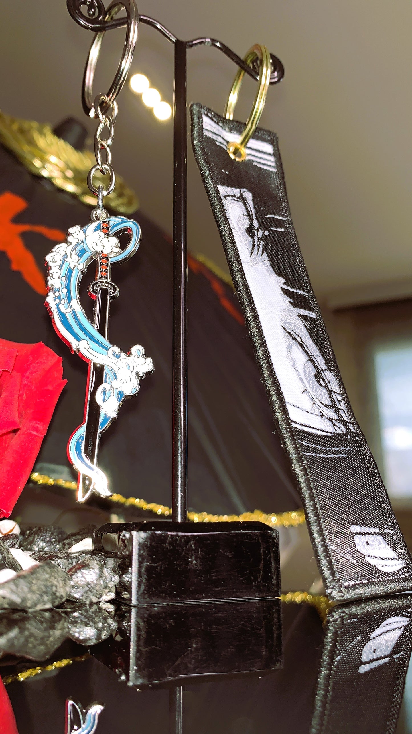 Pack Demon Slayer – Llavero Tela Daki + Katana Muichiro Tokito (2 piezas) | Set de Regalo Anime