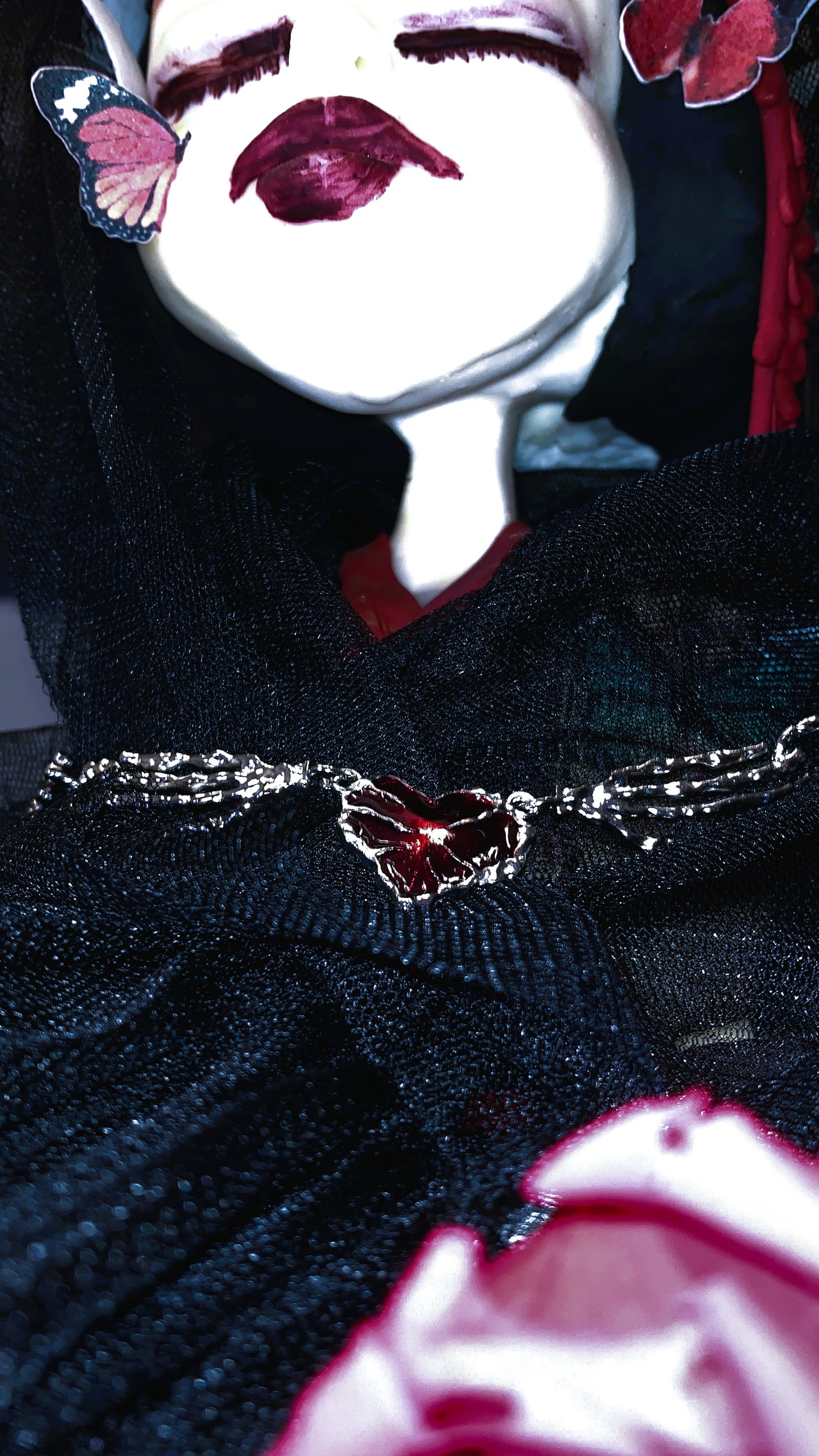 🩸 Choker Anatómico “Crimson Heart Deluxe” | Gothic Hands & Bones Choker with Red Heart 🔥 | Dark Anatomy Jewelry Limited 1:1