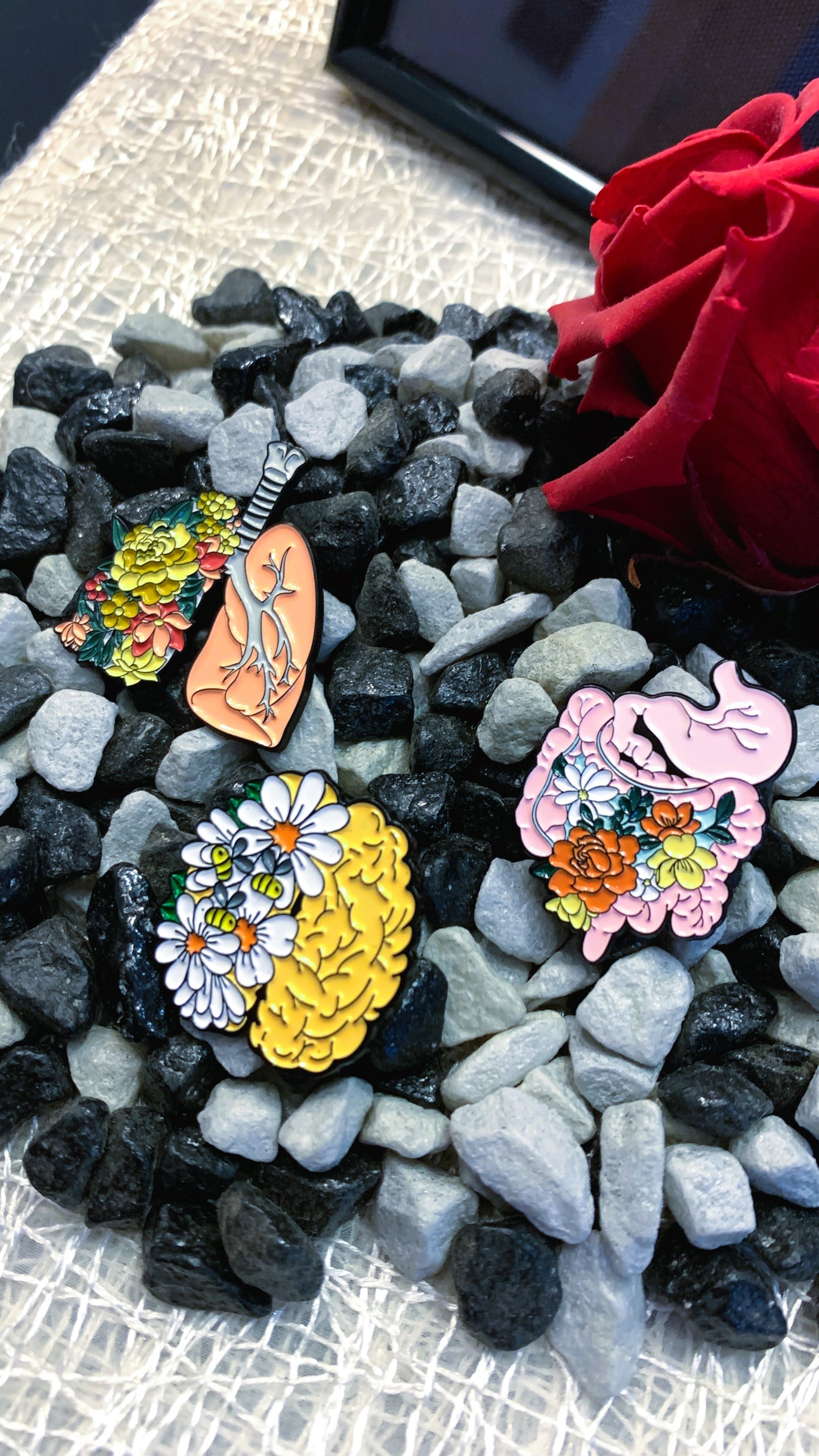 Set de 3 Pins Anatómicos “Vital Bloom” | Surreal Anatomy Pin Set 1:1 Limited Edition