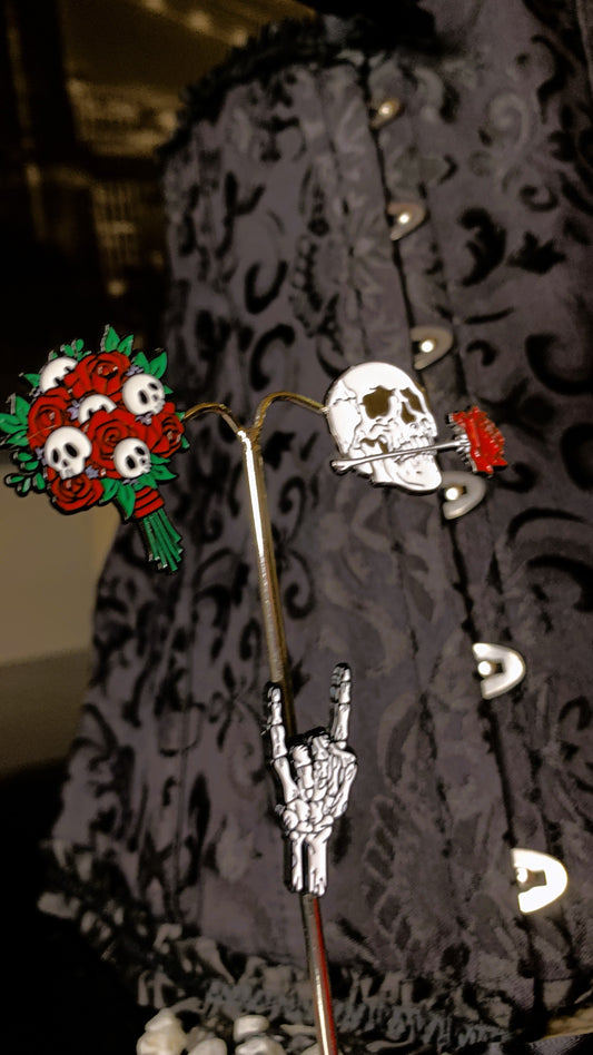 🌹💀 Set “Roses & Bones” | 3 Gothic Enamel Pins – Skulls, Roses & Rock Spirit 🕸️ | Dark Anatomy Halloween Edition | 1:1 Limited Edition