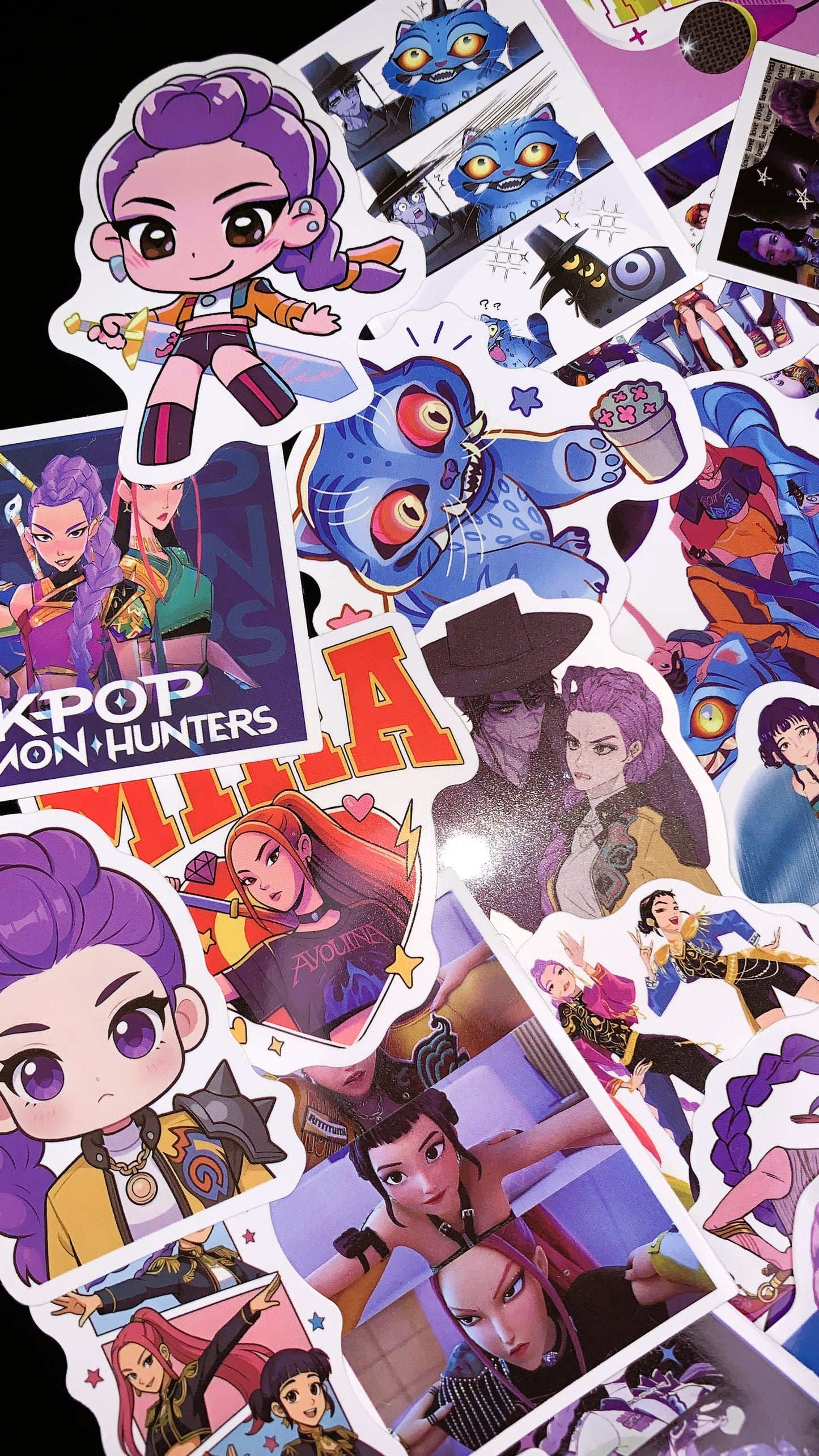 🎤 Pack 25 Stickers “K-Pop Demon Hunters” | K-Pop Movie Vinyl Sticker Set – Cute, Glossy & Collectible | Limited Fans Edition 💜