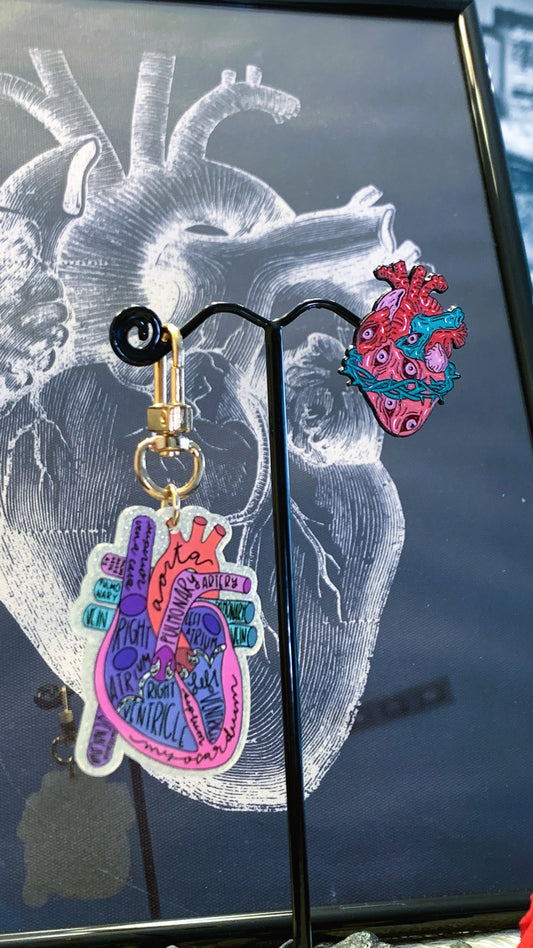 Pack Corazón y Consciencia | Anatomical Heart Keychain + “Eyes Heart” Enamel Pin Set 1:1 Limited Edition
