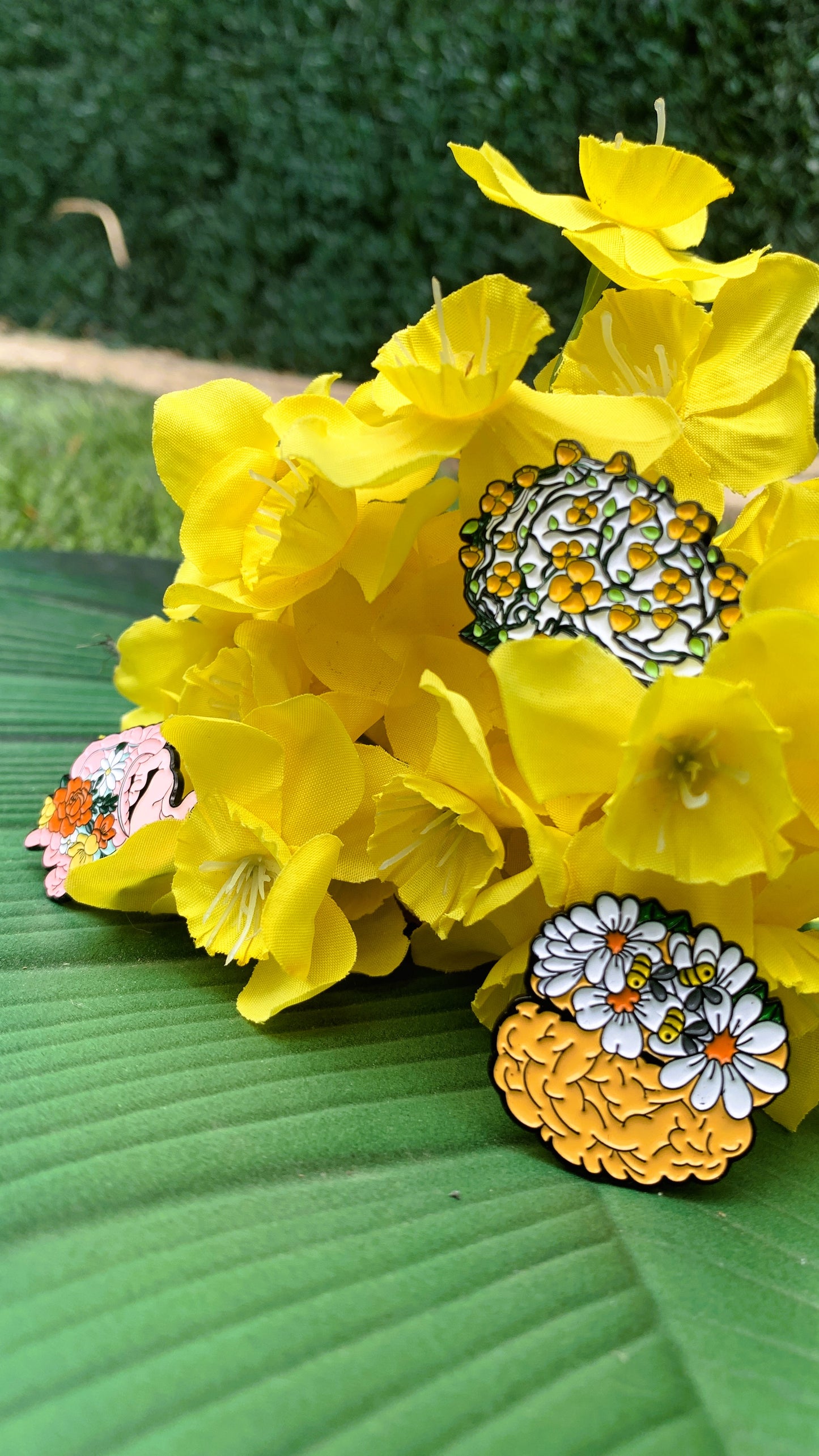 Set de Pins de Anatomía con Flores (3 piezas) – Cerebro & Intestino Floral | Regalo Único para Estudiantes de Medicina, Médicos y Amantes de la Naturaleza