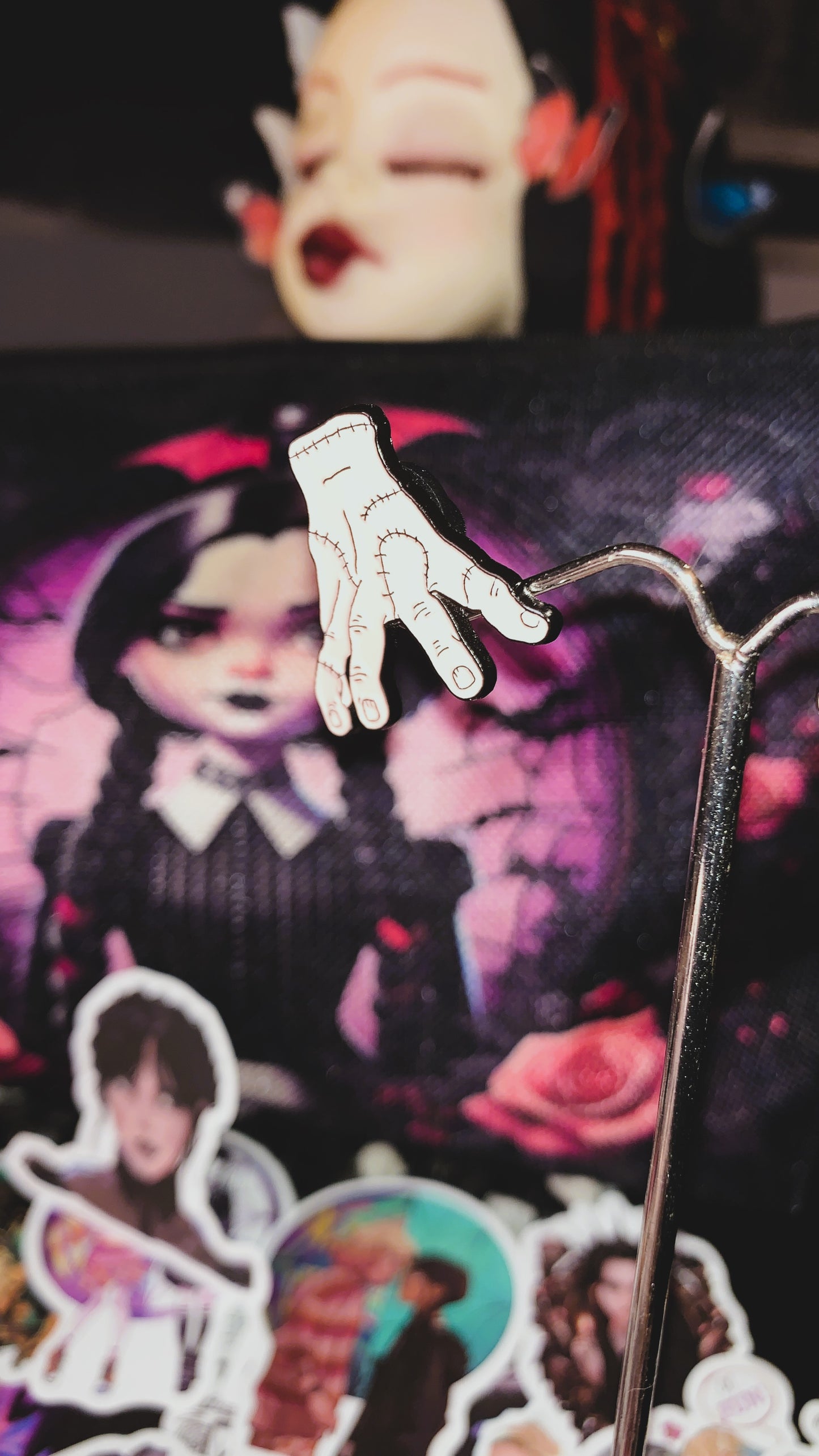 🕸️ Set “Wednesday Shadows” | 3 Gothic Enamel Pins – Morticia, Wednesday & Thing 🖤 | Dark Anatomy Halloween Edition | Limited 1:1