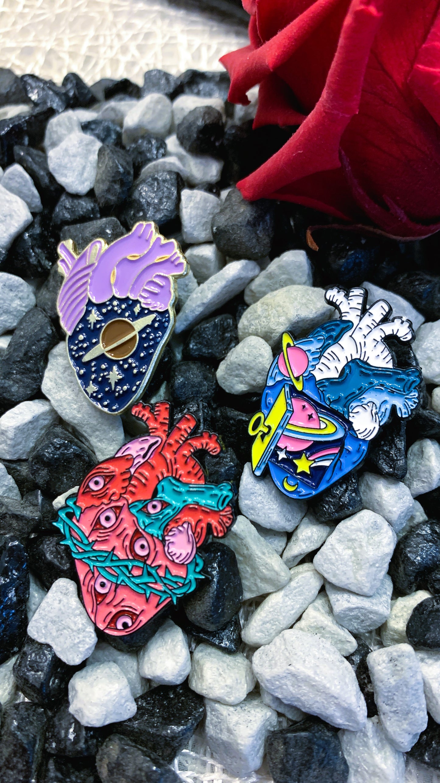 Set de Pins Cósmicos de Anatomía (3 piezas) – Corazón Anatómico con Diseño de Galaxia, Espacio & Astrología | Regalo Único para Amantes de la Astronomía y la Medicina