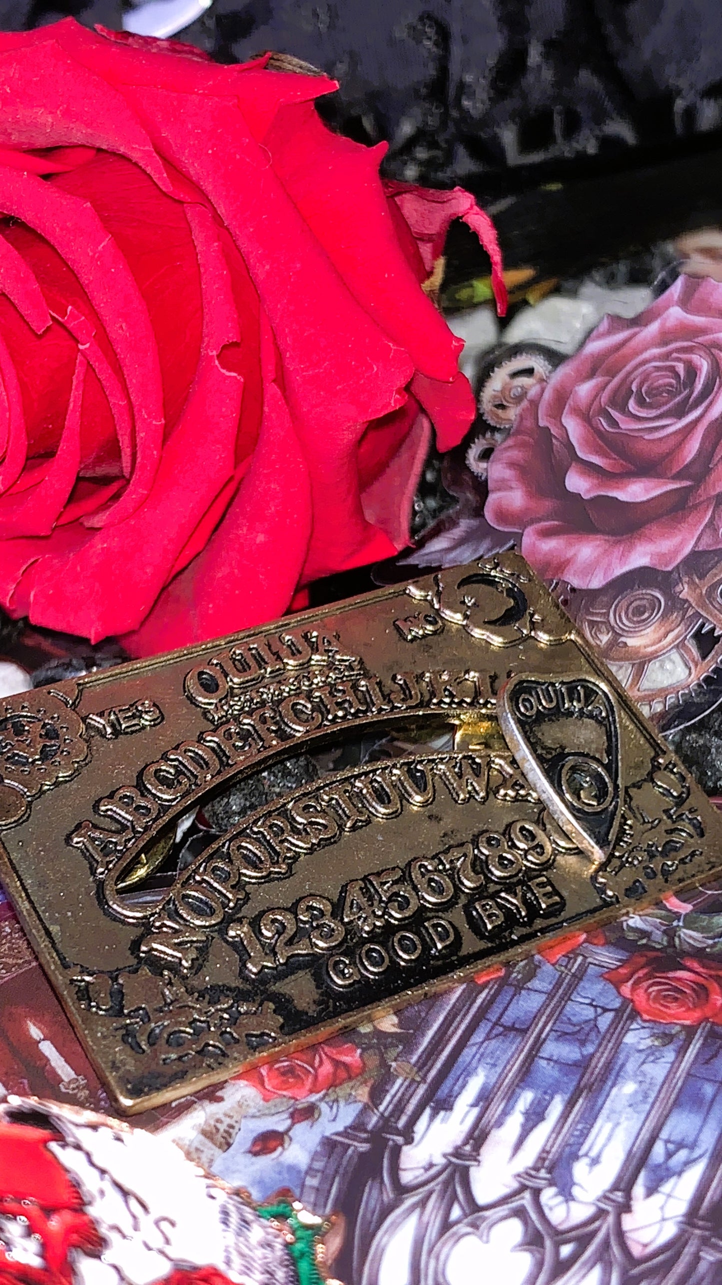 🔮 Pin “Ouija Board Vintage” | Gothic Enamel Pin – Antique Gold Finish | Dark Anatomy Halloween Edition 🕸️ | 1:1 Limited Edition