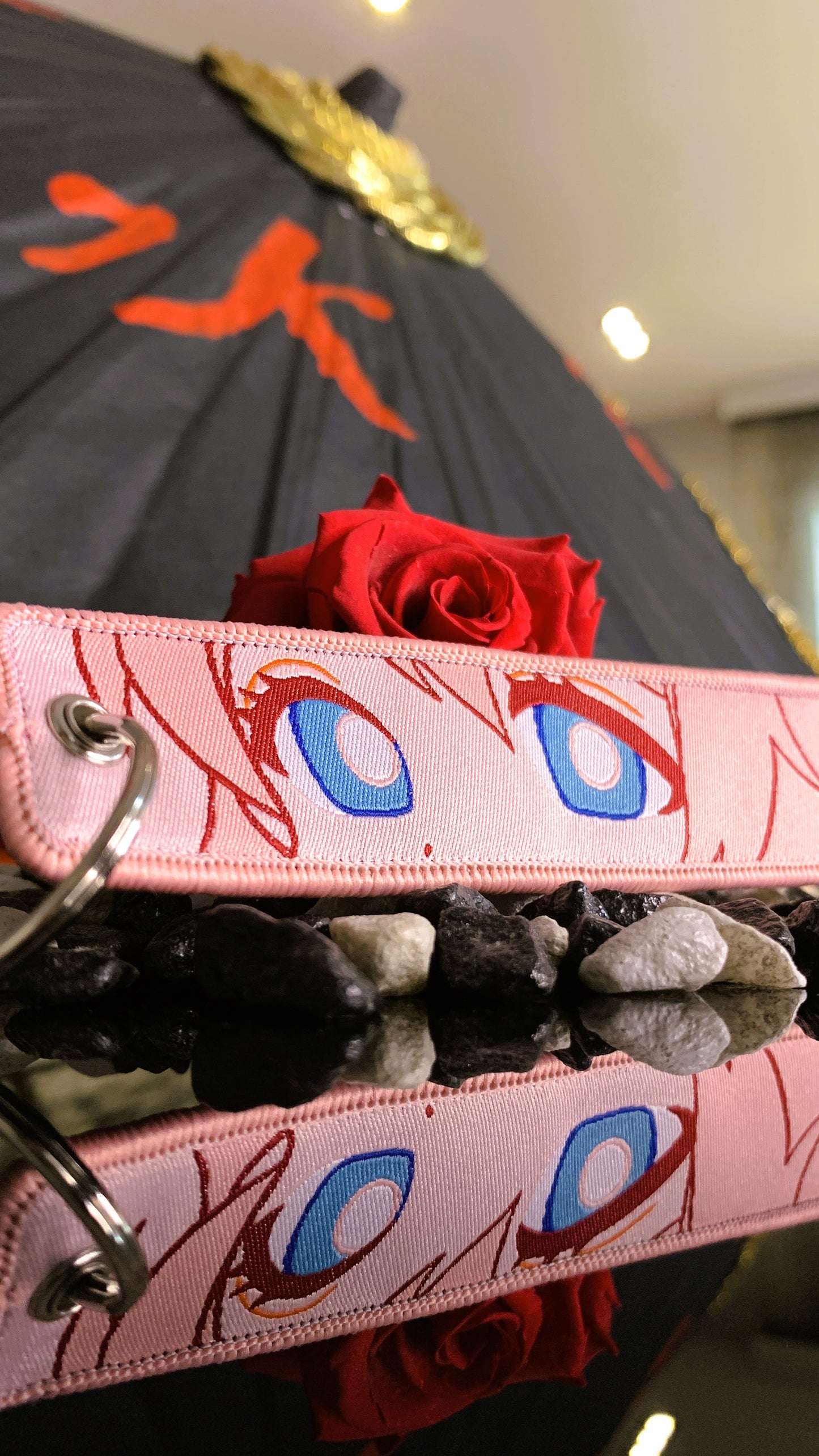 Tag de Tela Mitsuri – Llavero Bordado Doble Cara | Coleccionable Demon Slayer & Regalo Otaku