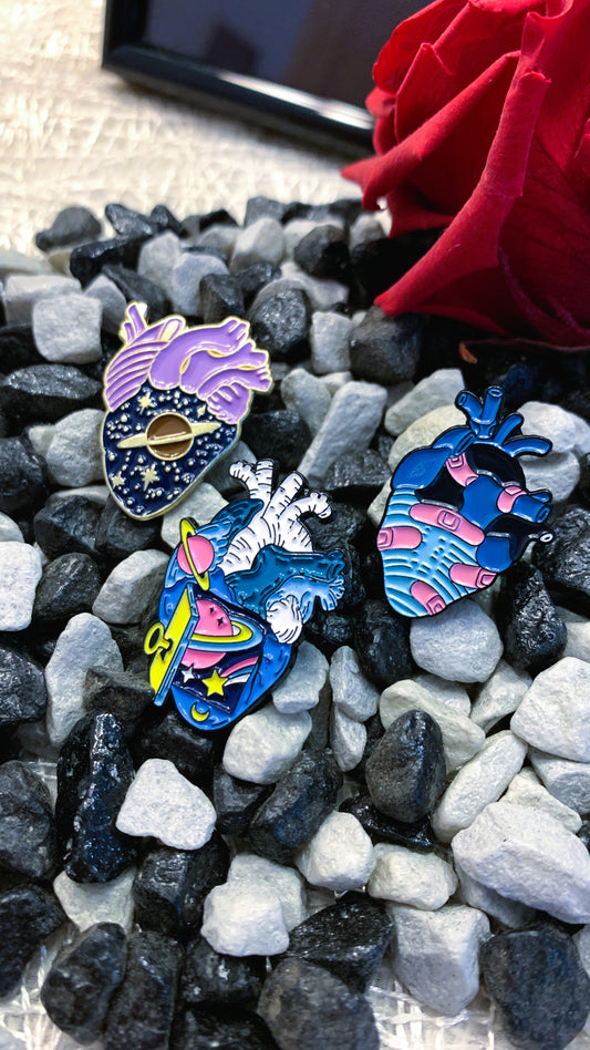 Set de 3 Pins Anatómicos “Galactic Pulse” | Surreal Anatomy Pin Set 1:1 Limited Edition