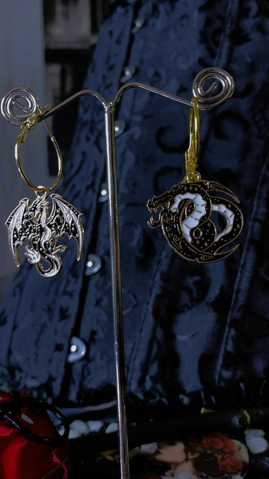 🐉 Pendiente “Golden Dragon” | Gothic Black & Gold Dragon Earring – Dark Anatomy Halloween Edition 🕸️ | 1:1 Limited Edition