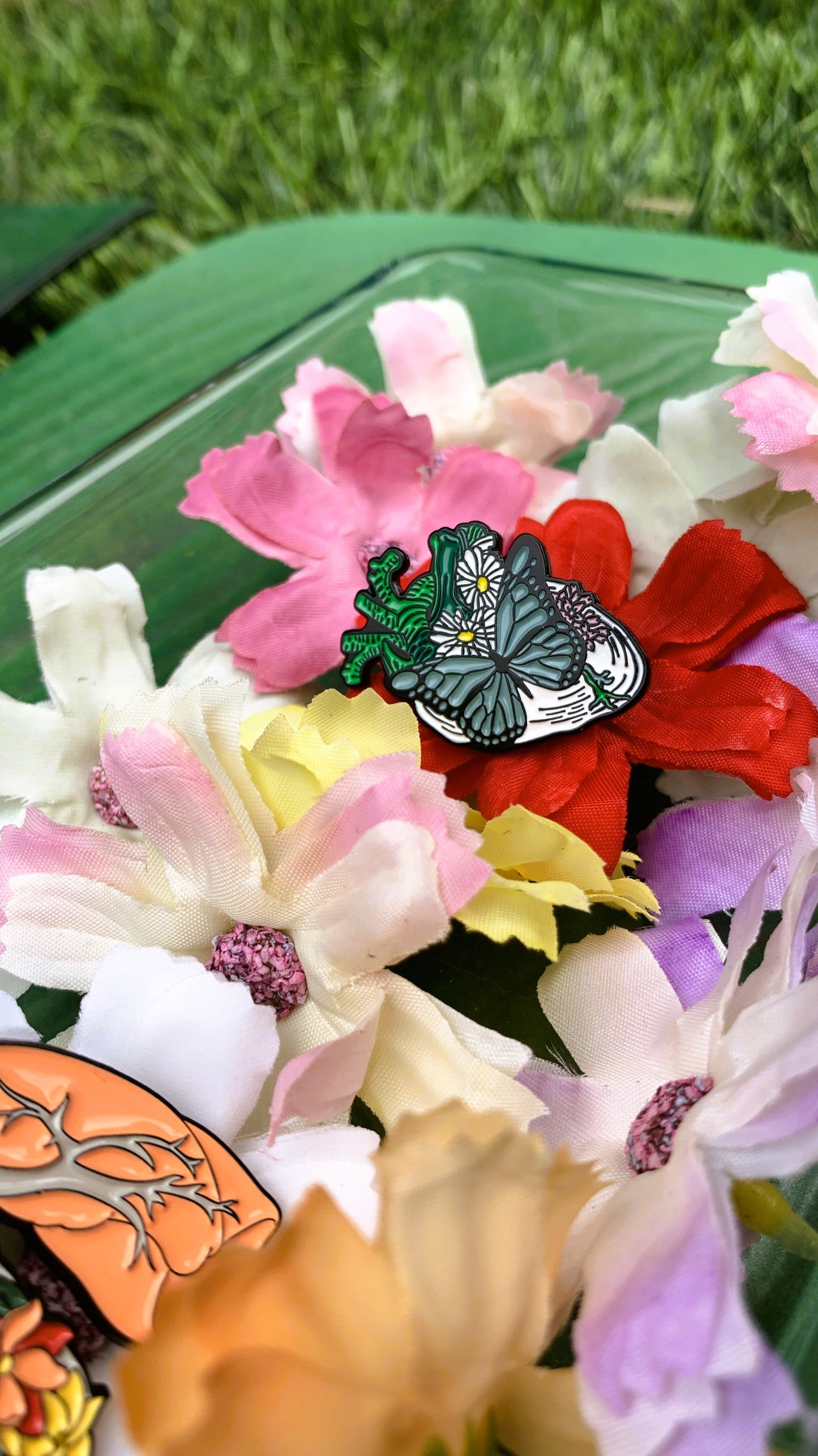 Set de Pins de Anatomía con Flores (3 piezas) – Corazón, Pulmón y Cerebro Floral | Regalo Único para Médicos y Estudiantes de Medicina