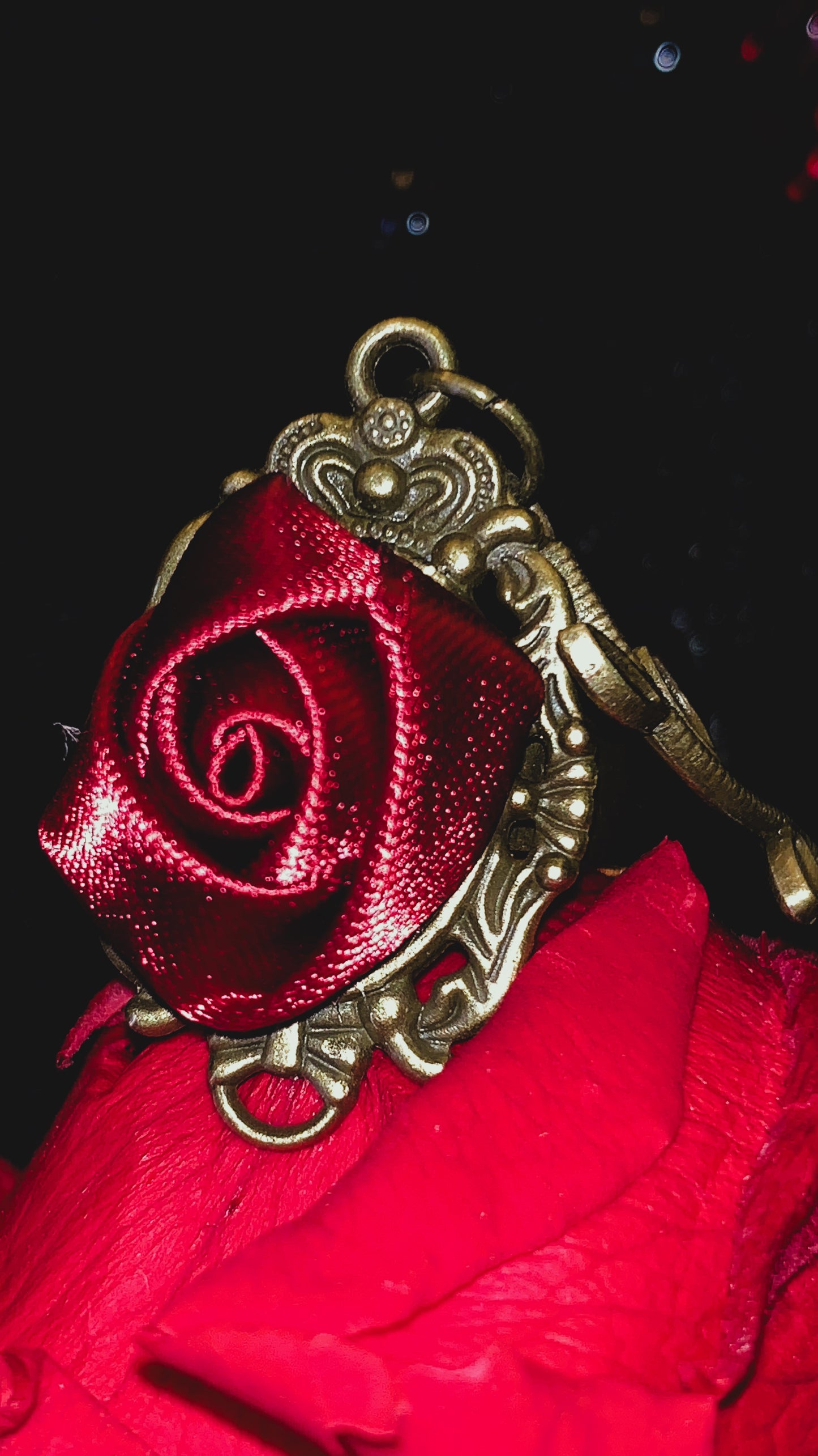 🕸️ Pulsera Gótica con Anillo “Bloody Rose Lace” | Gothic Ring Bracelet Black Lace & Red Gem 💀 | Vampire Hand Jewelry Limited 1:1