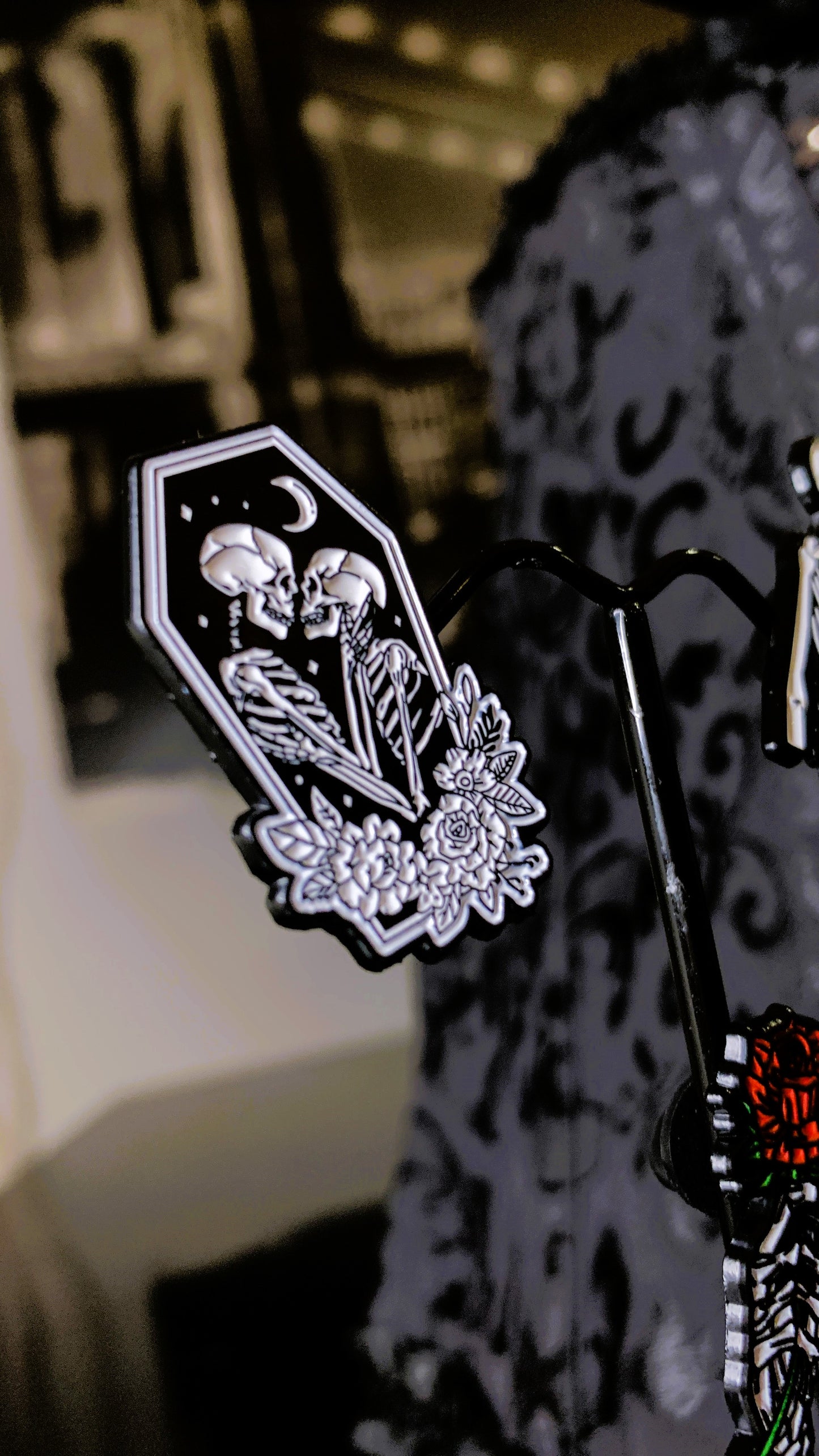 💀 Set “Eternal Love” | 3 Gothic Enamel Pins – Skeleton Lovers + Coffin + Red Rose 🌹 | Dark Anatomy Halloween Edition | Limited 1:1