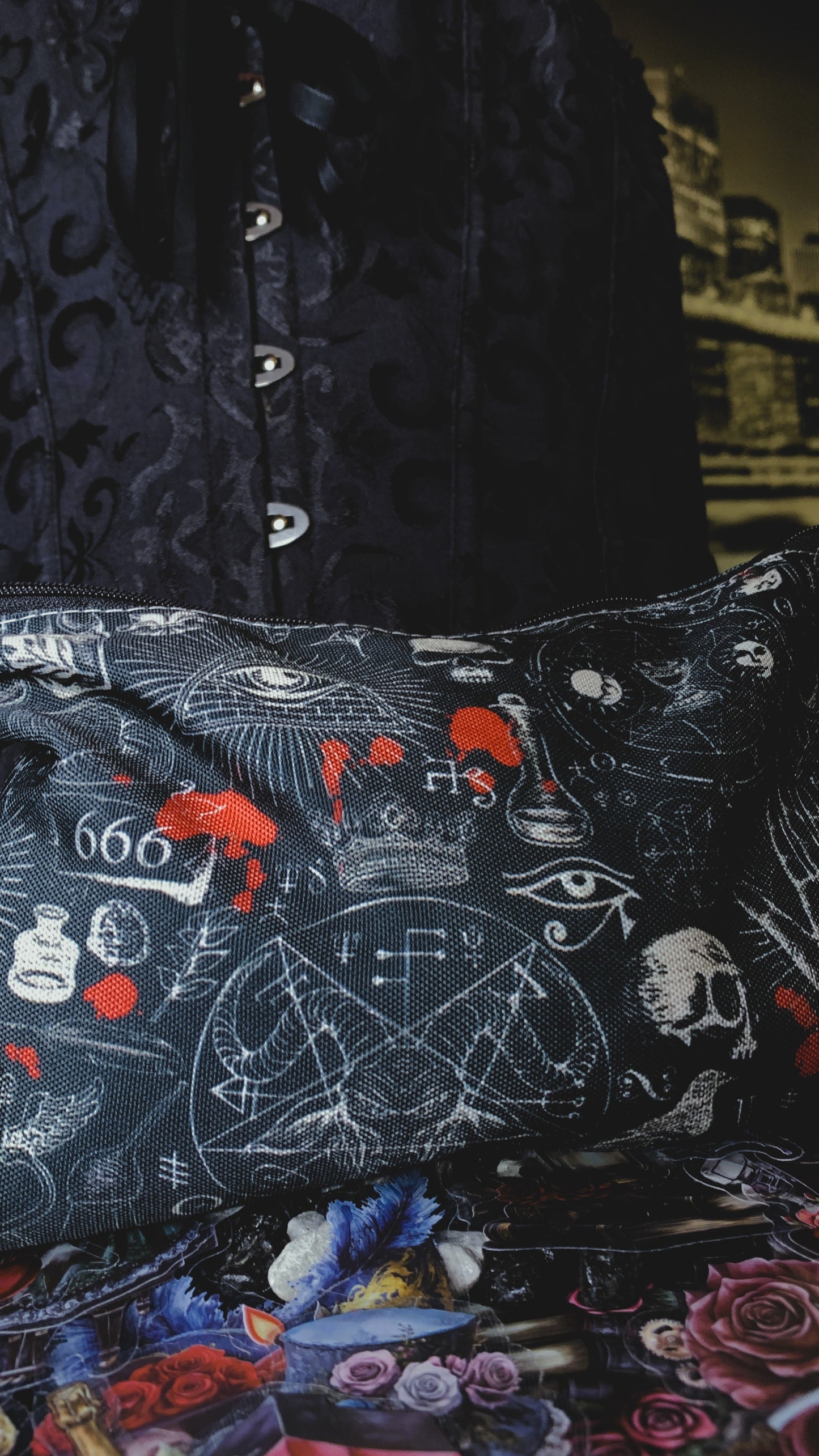 Estuche “Ouija Noir” | Gothic Ouija Board Pouch – Dark Anatomy Halloween Edition 🔮 | 1:1 Limited Edition