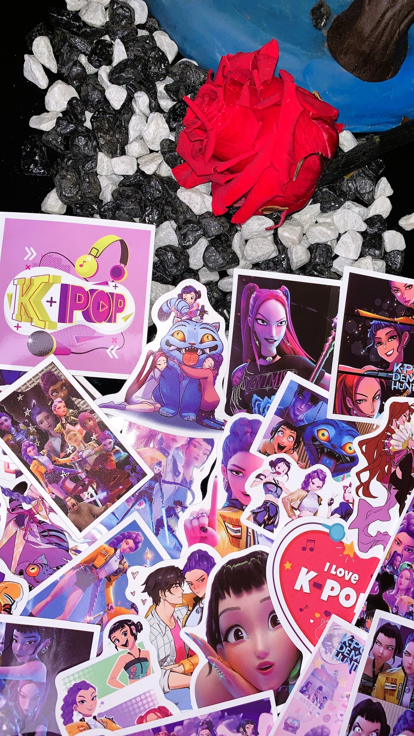 🎤 Pack 25 Stickers “K-Pop Demon Hunters” | K-Pop Movie Vinyl Sticker Set – Cute, Glossy & Collectible | Limited Fans Edition 💜
