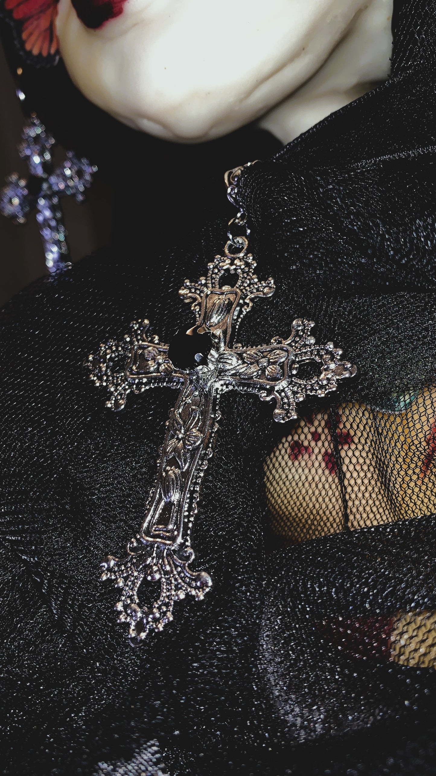 ⚜️ Choker Gótico Cruz Plateada “Dark Faith Deluxe” | Gothic Silver Cross Choker with Black Gem 💀 | Vampire Necklace Limited 1:1