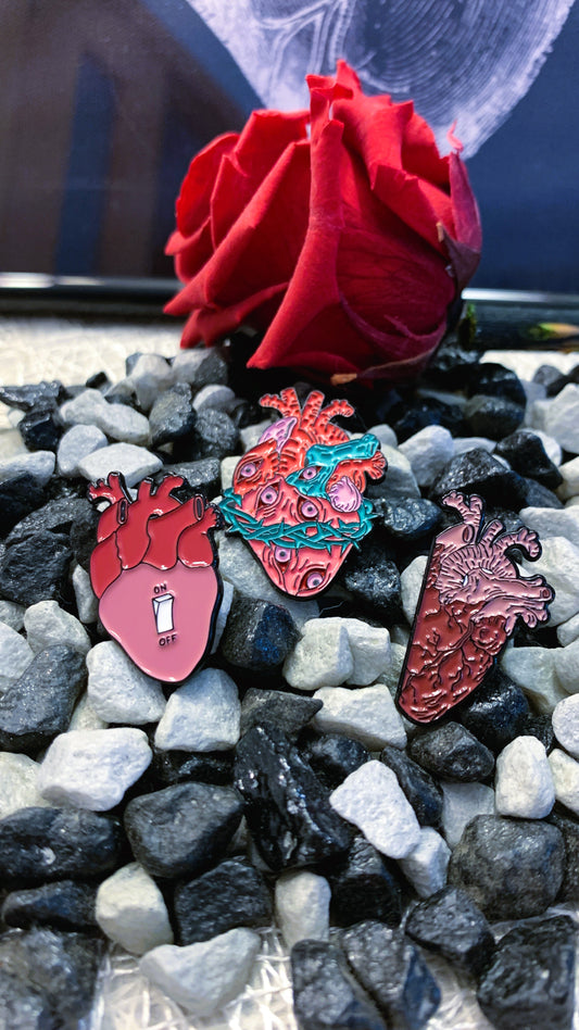Set de 3 Pins Anatómicos “Hearts of Reality” | Surreal Anatomy Pin Set 1:1 Limited Edition