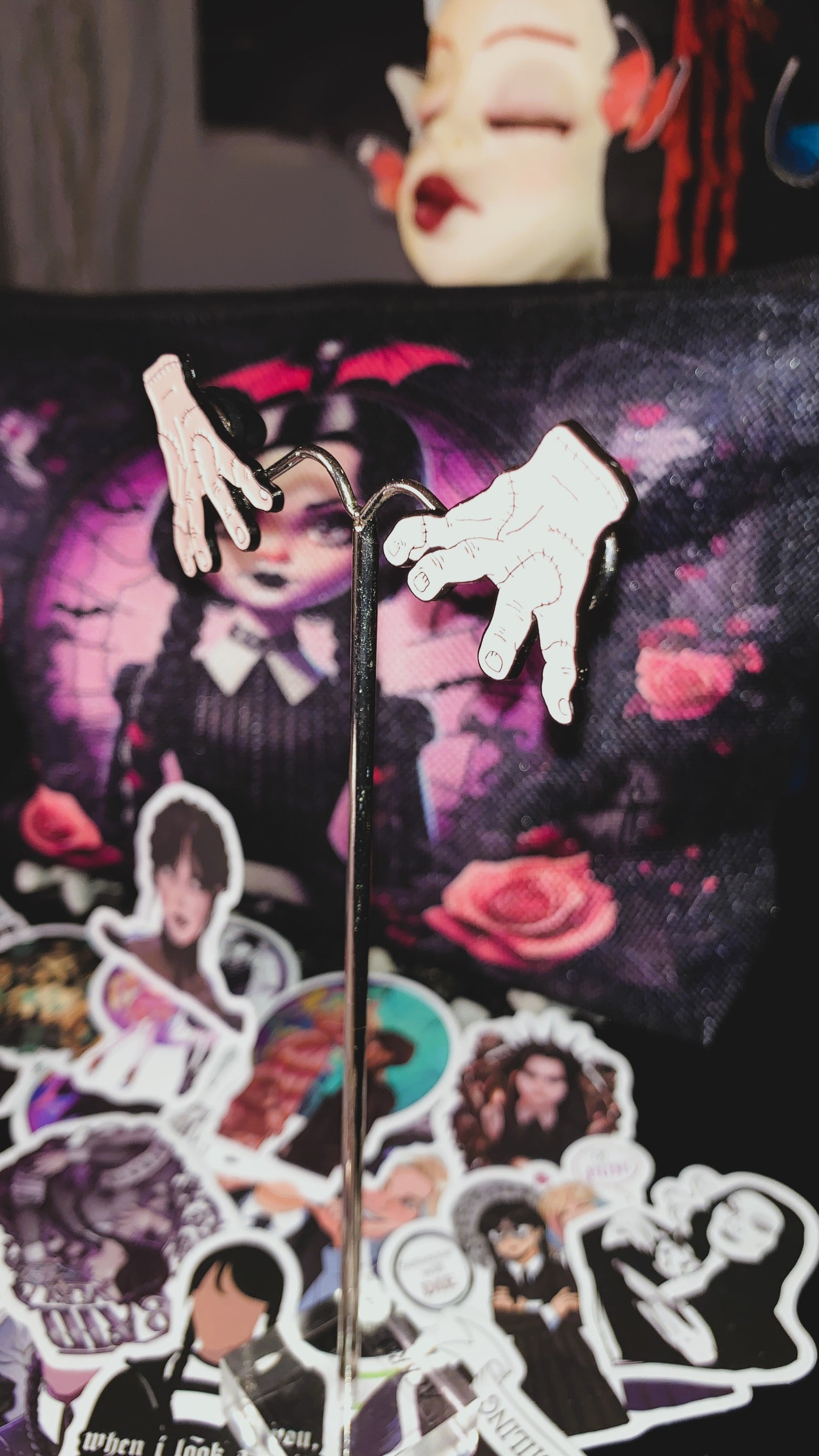 🕸️ Set “Wednesday Shadows” | 3 Gothic Enamel Pins – Morticia, Wednesday & Thing 🖤 | Dark Anatomy Halloween Edition | Limited 1:1