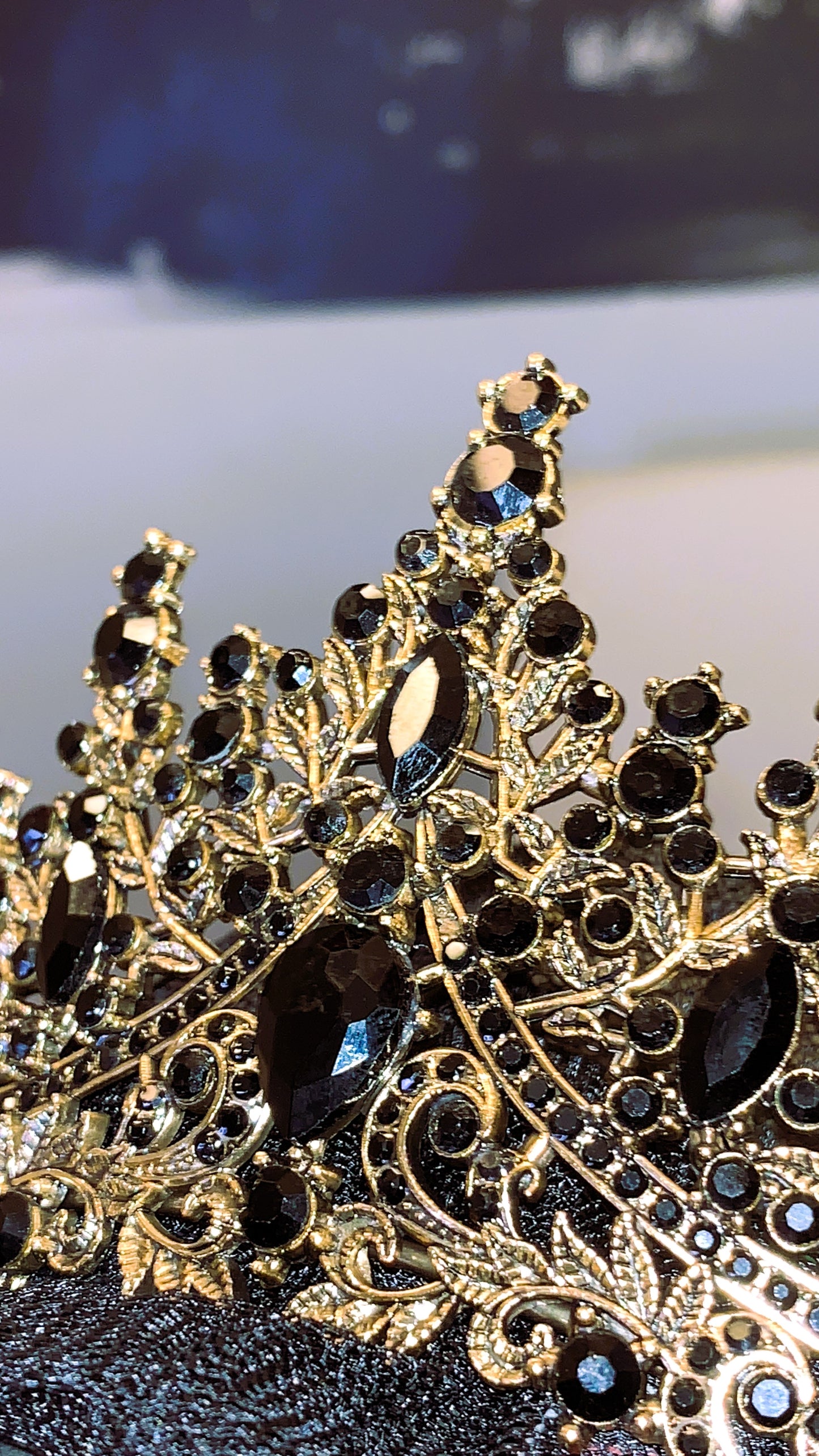 👑 Corona “Dark Empress” Dorada & Negra | Gothic Royal Crown ✨ | Luxury Halloween Edition | MedPins Limited 1:1