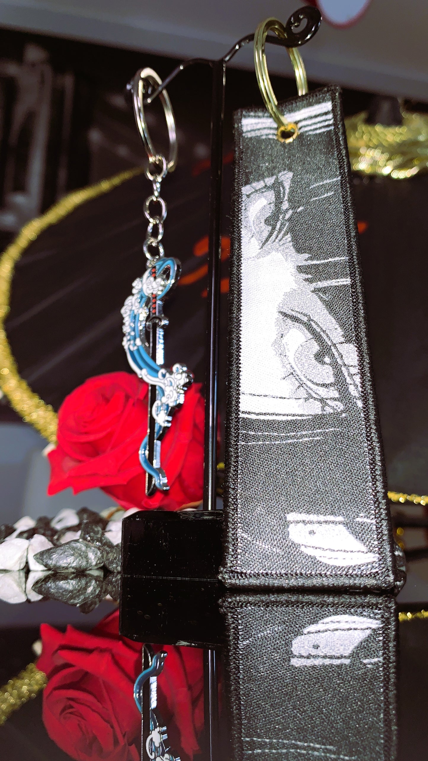 Pack Demon Slayer – Llavero Tela Daki + Katana Muichiro Tokito (2 piezas) | Set de Regalo Anime