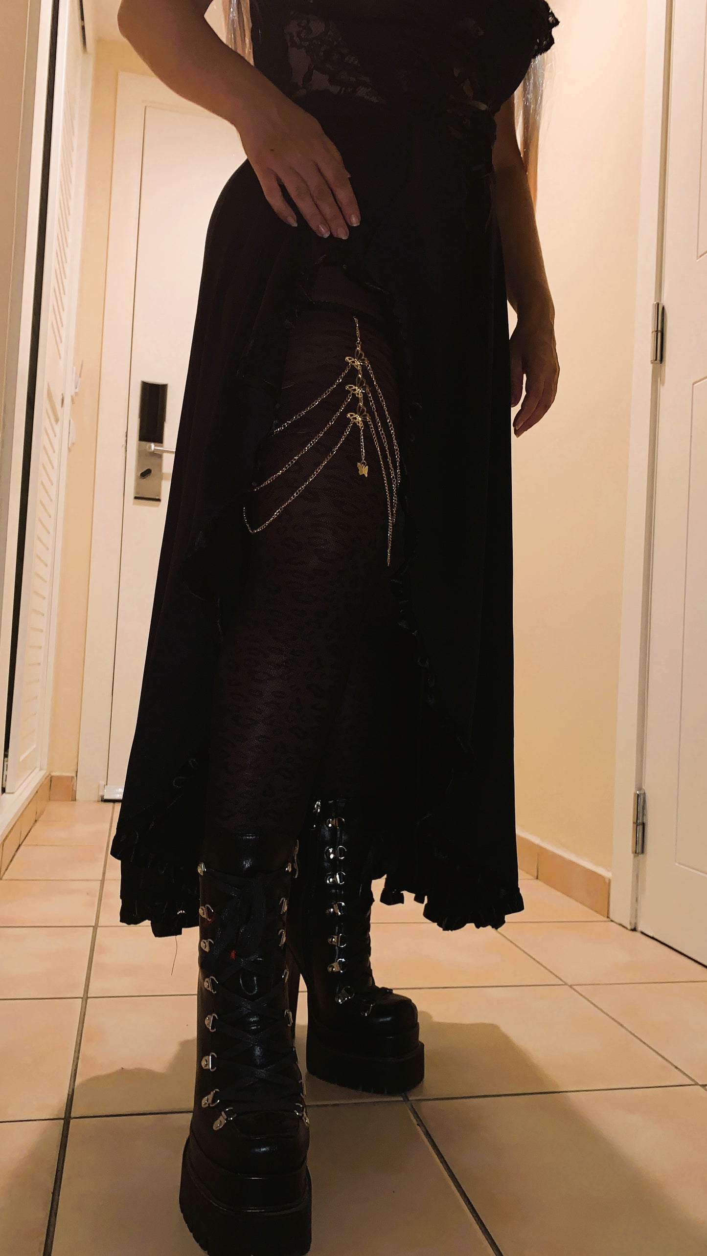 ⚜️ Liguero “Golden Butterfly Chains” | Liguero Gótico con Cadenas Doradas y Detalles de Mariposas 🖤 | Edición Limitada