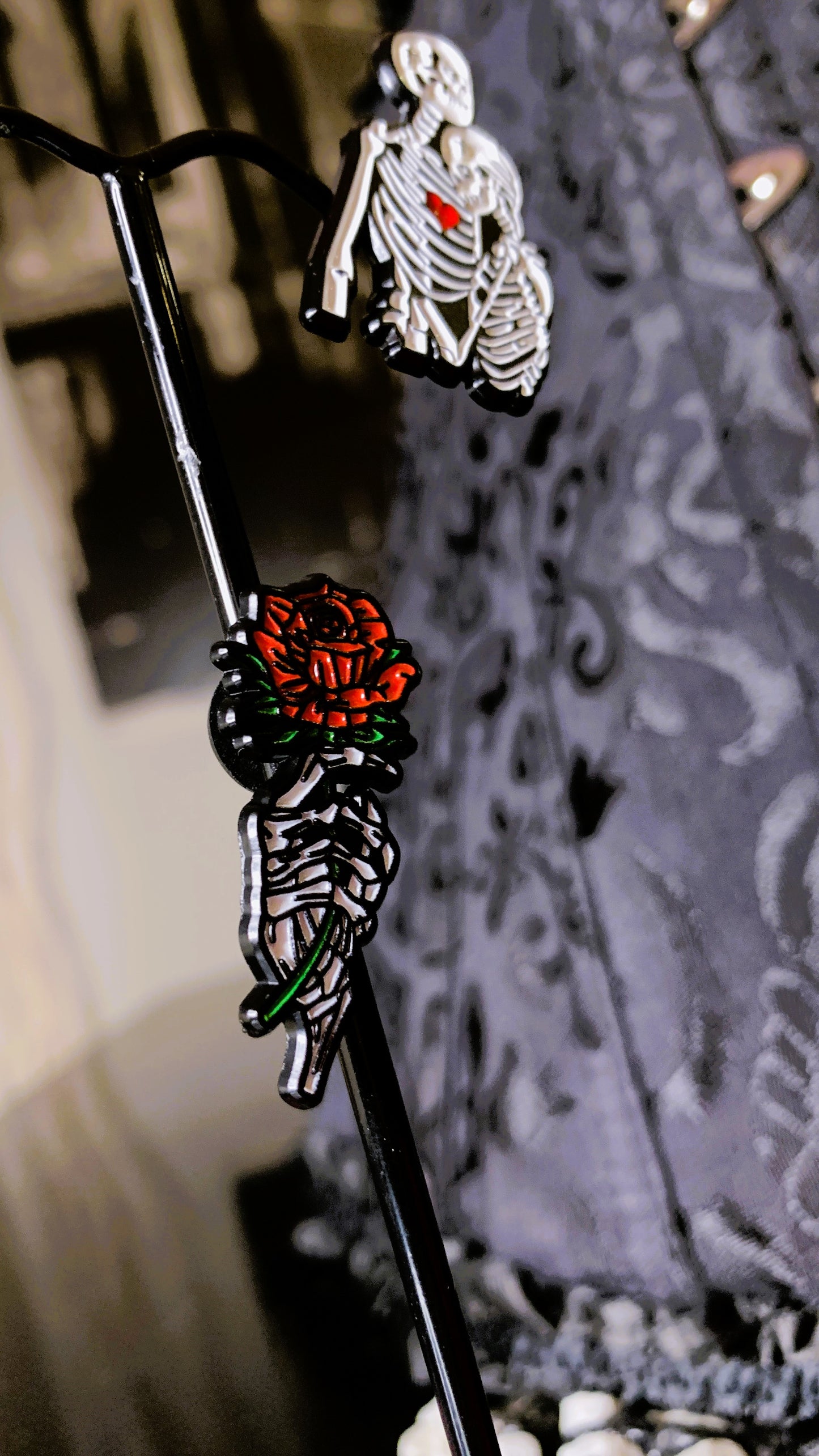 💀 Set “Eternal Love” | 3 Gothic Enamel Pins – Skeleton Lovers + Coffin + Red Rose 🌹 | Dark Anatomy Halloween Edition | Limited 1:1