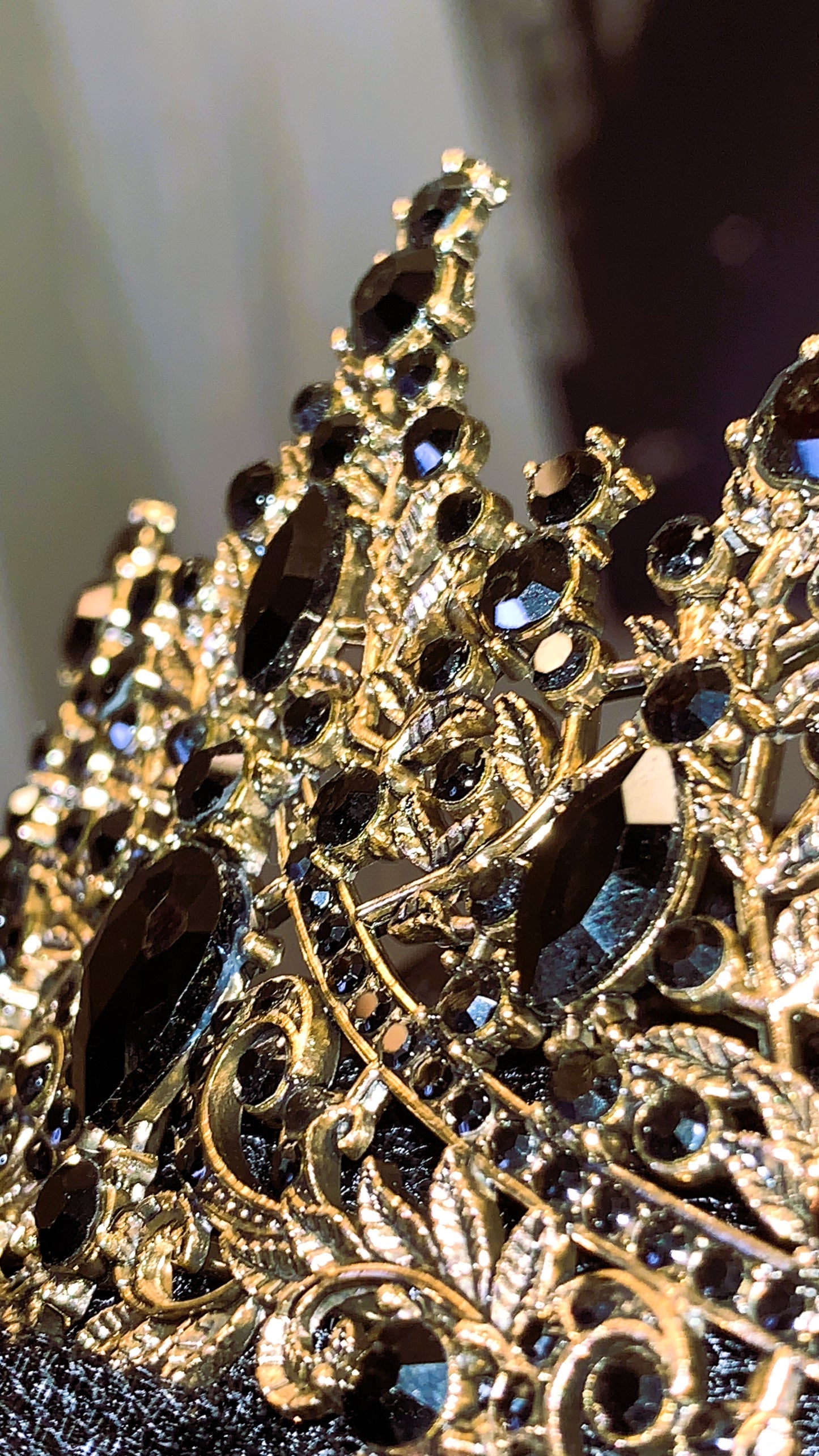 👑 Corona “Dark Empress” Dorada & Negra | Gothic Royal Crown ✨ | Luxury Halloween Edition | MedPins Limited 1:1